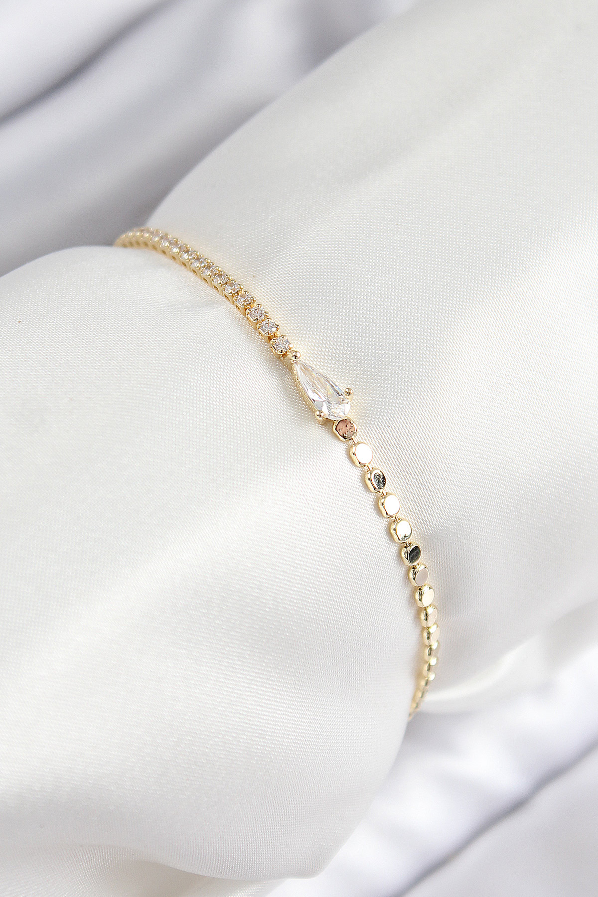 Pirinç Zirkon Taşlı Damla Model Ezme Zincir Gold Renk Kadın Bileklik - Lisinya