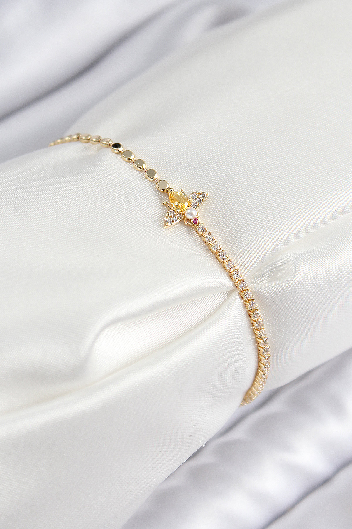 Pirinç Zirkon Taşlı Arı Model Ezme Zincir Gold Renk Kadın Bileklik - Lisinya