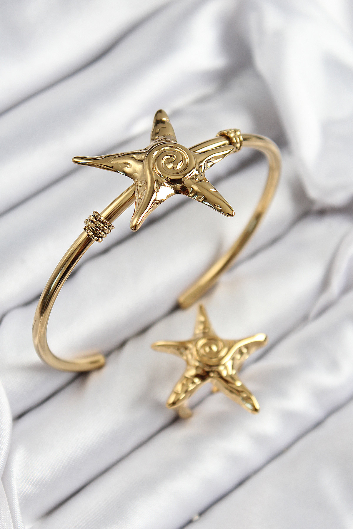 Pirinç Deniz Yıldızı Model Gold Renk Bileklik Yüzük Set - Lisinya Pirinç Deniz Yıldızı Model Gold Renk Bileklik Yüzük Set - Lisinya