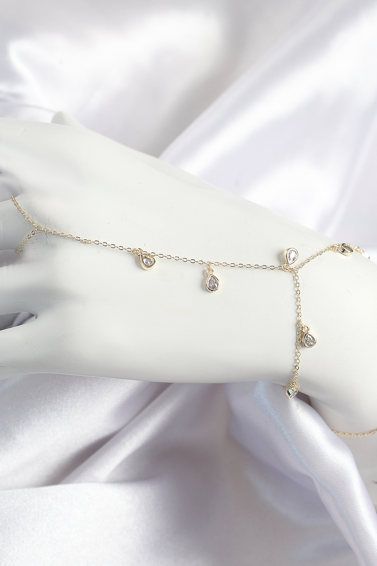 Pirinç Zirkon Taşlı Sallantılı Damla Model Gold Renk Kadın Şahmeran - Lisinya