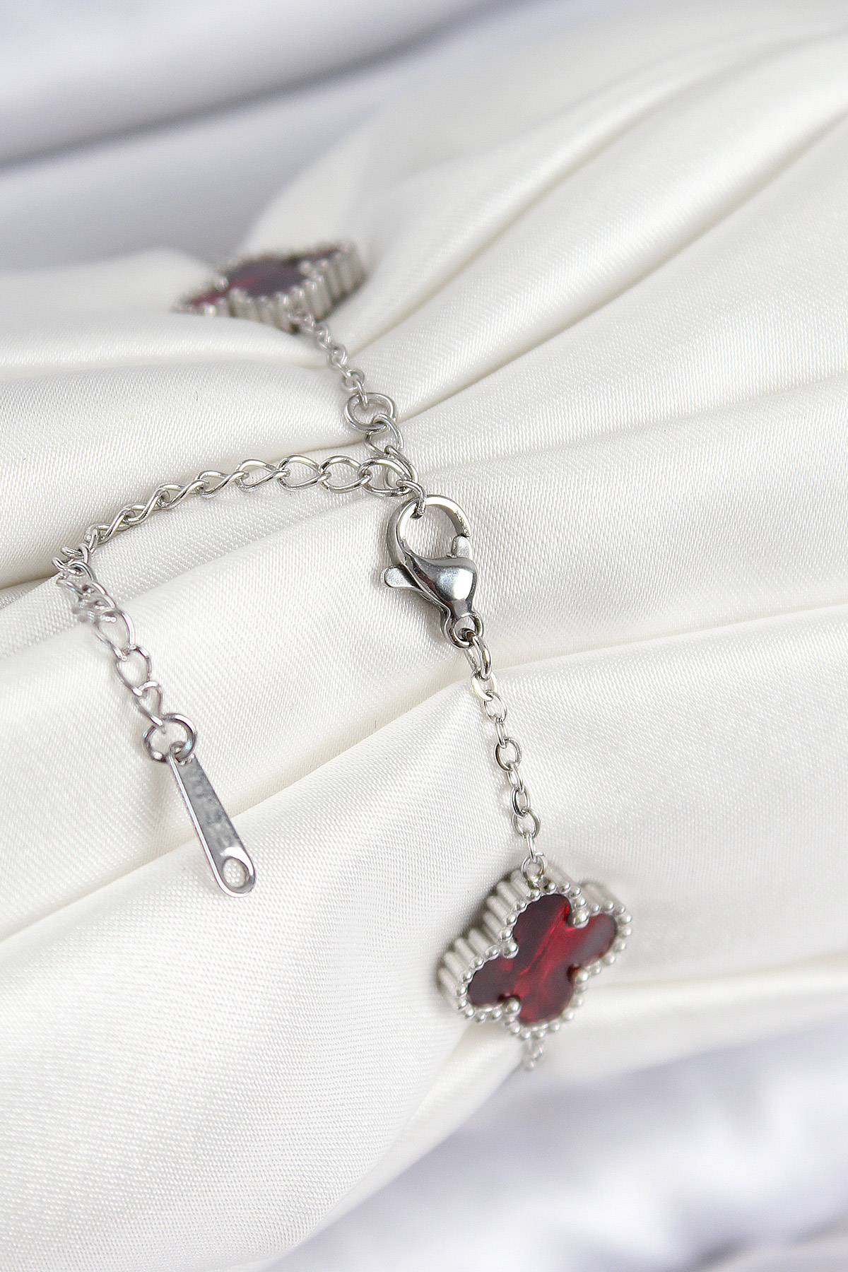 316L Çelik Sedefli Kırmızı Gümüş Renk Yonca Kadın Bileklik - Lisinya