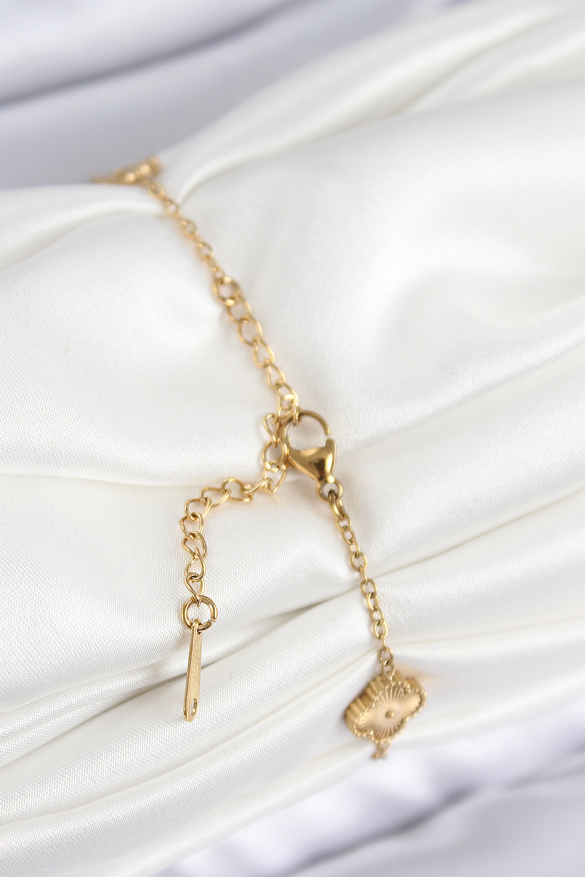 316L Çelik Gold Renk Yonca Kadın Bileklik - Lisinya 316L Çelik Gold Renk Yonca Kadın Bileklik - Lisinya