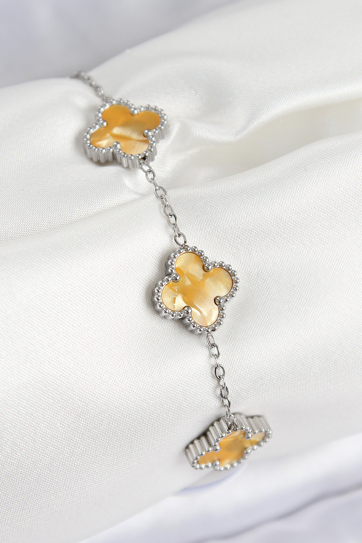 316L Çelik Sedefli Kehribar Sarı Gümüş Renk Yonca Kadın Bileklik - Lisinya