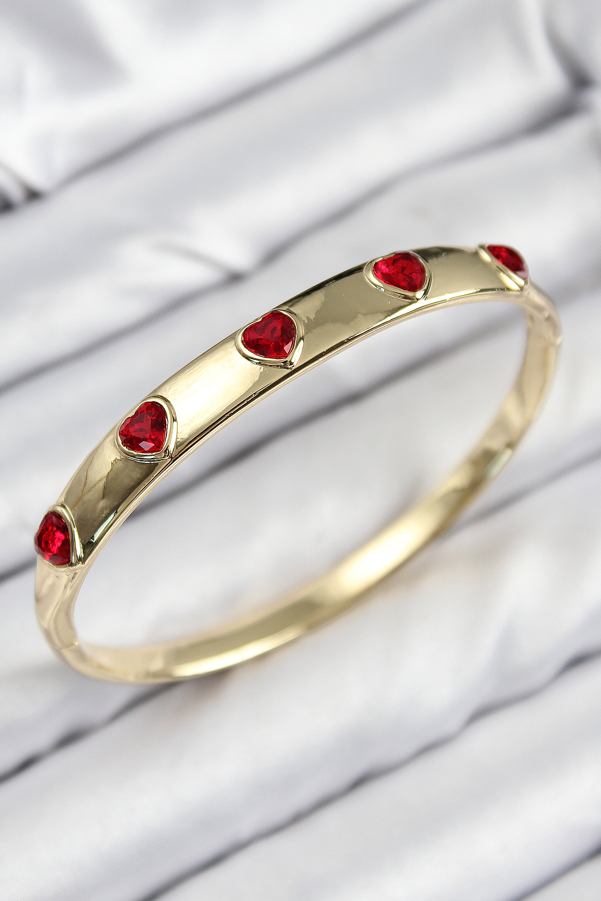 Pirinç Zirkon Taşlı Kırmızı Kalp Model Gold Renk Kadın Kelepçe - Lisinya