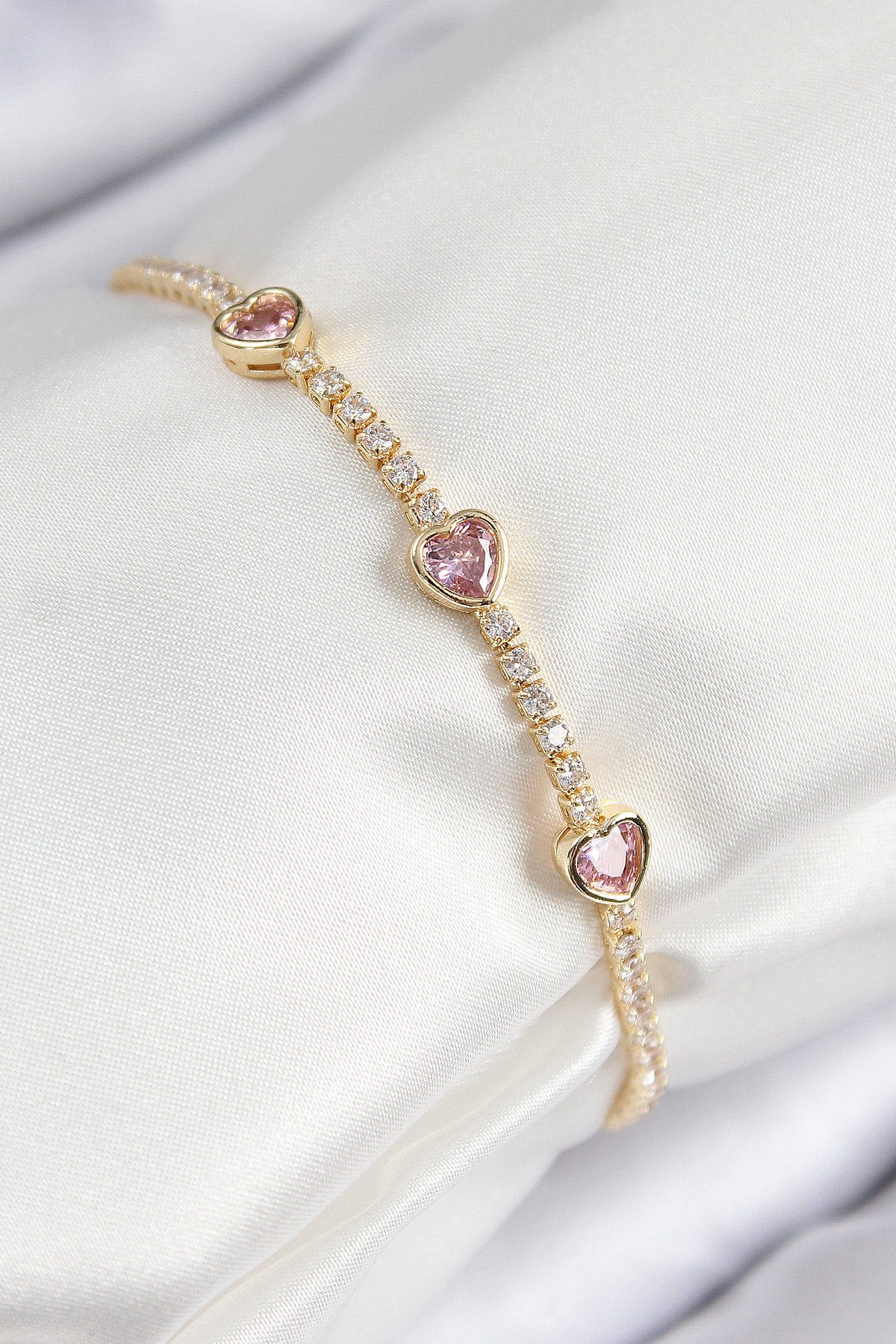 Pirinç Zirkon Taşlı Pembe Kalp Model Gold Renk Kadın Bileklik - Lisinya