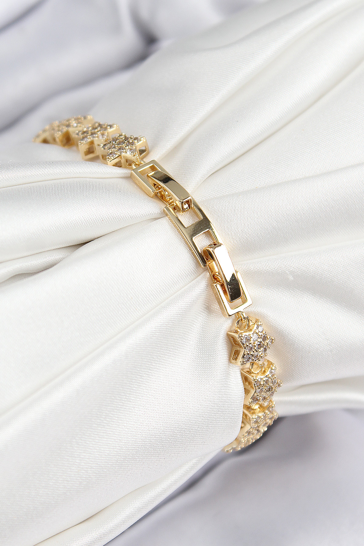 VIP Seri Pirinç Zirkon Taşlı Sıralı Yıldız Model Gold Renk Kadın Bileklik - Lisinya VIP Seri Pirinç Zirkon Taşlı Sıralı Yıldız Model Gold Renk Kadın Bileklik - Lisinya