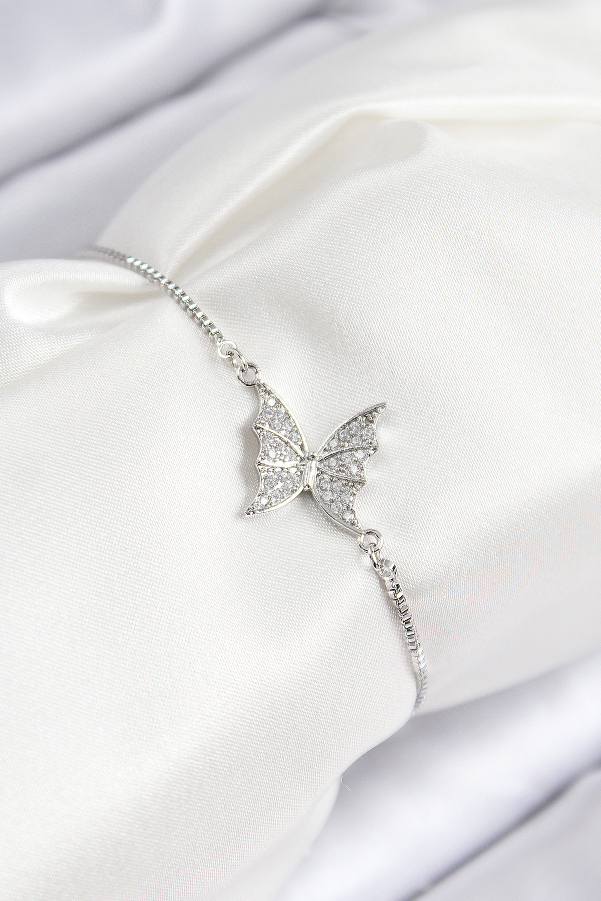 Pirinç Zirkon Taşlı Kelebek Model Gümüş Renk Asansörlü Kadın Bileklik - Lisinya