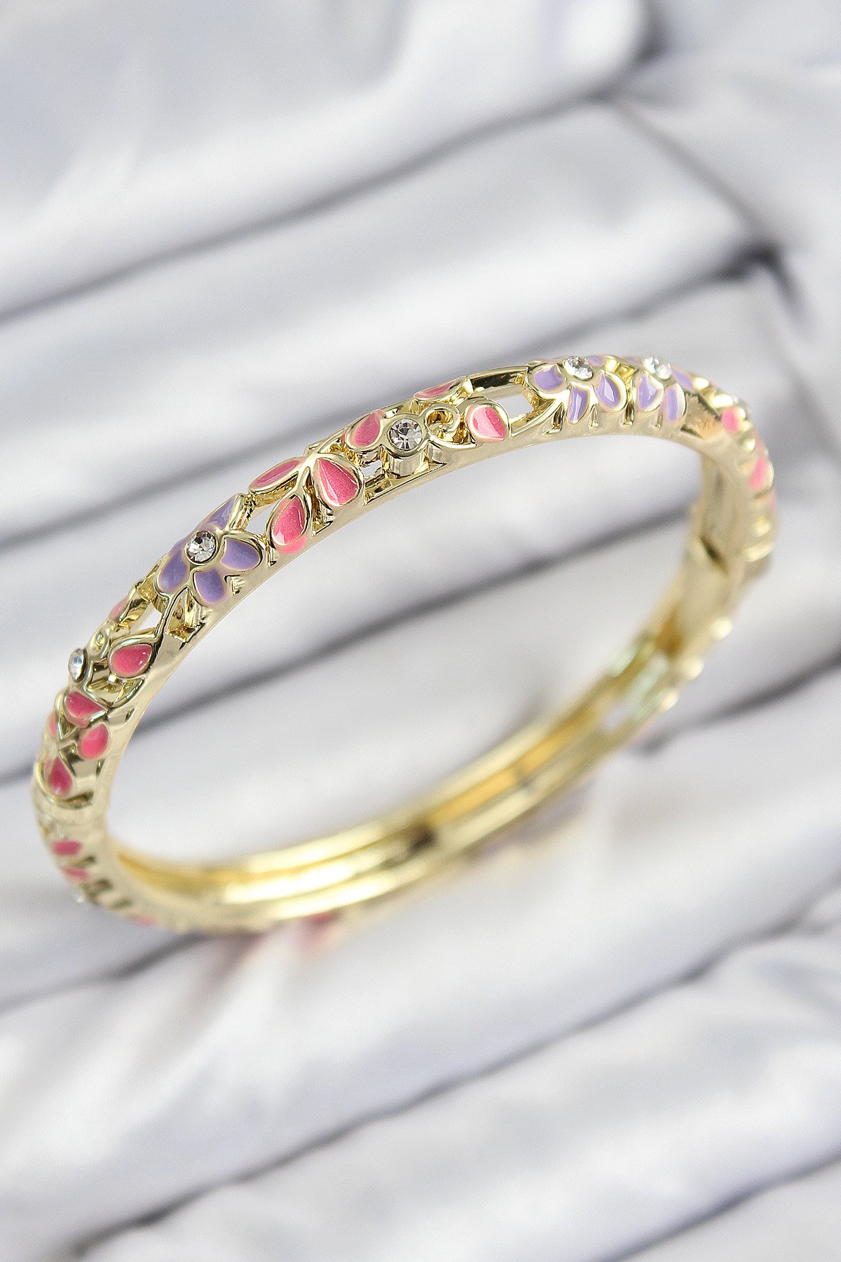 Mineli Pirinç Zirkon Taşlı Pembe Mor Çiçek Motifli Gold Kadın Kelepçe - Lisinya