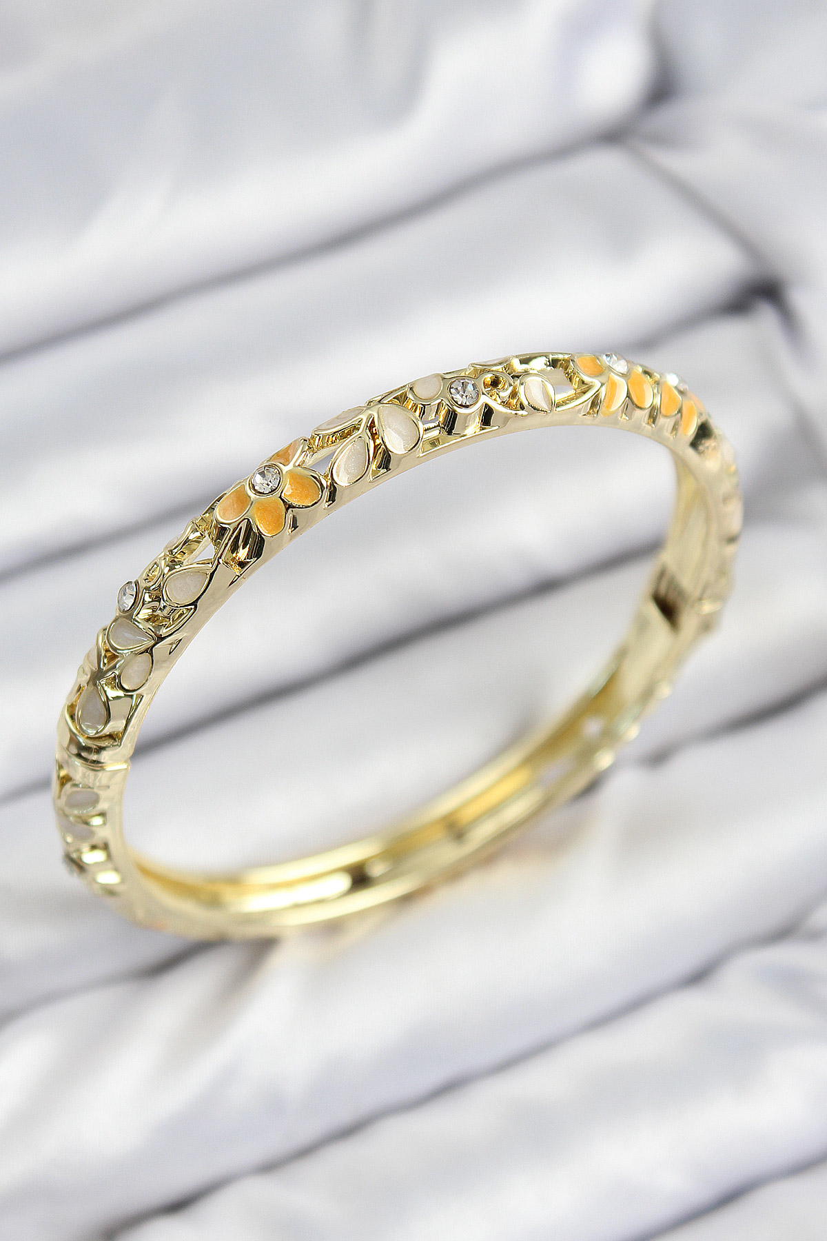 Mineli Pirinç Zirkon Taşlı Sarı Krem Çiçek Motifli Gold Kadın Kelepçe - Lisinya
