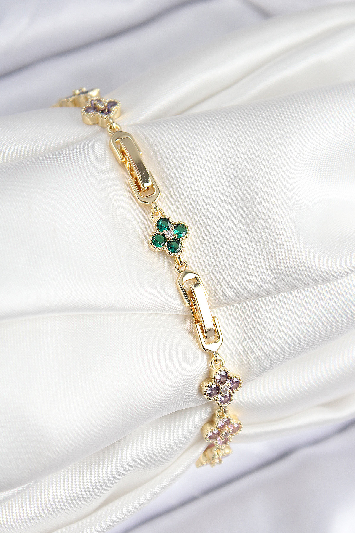 VIP Pirinç Renkli Zirkon Taşlı Yonca Model Gold Renk Kadın Bileklik - Lisinya