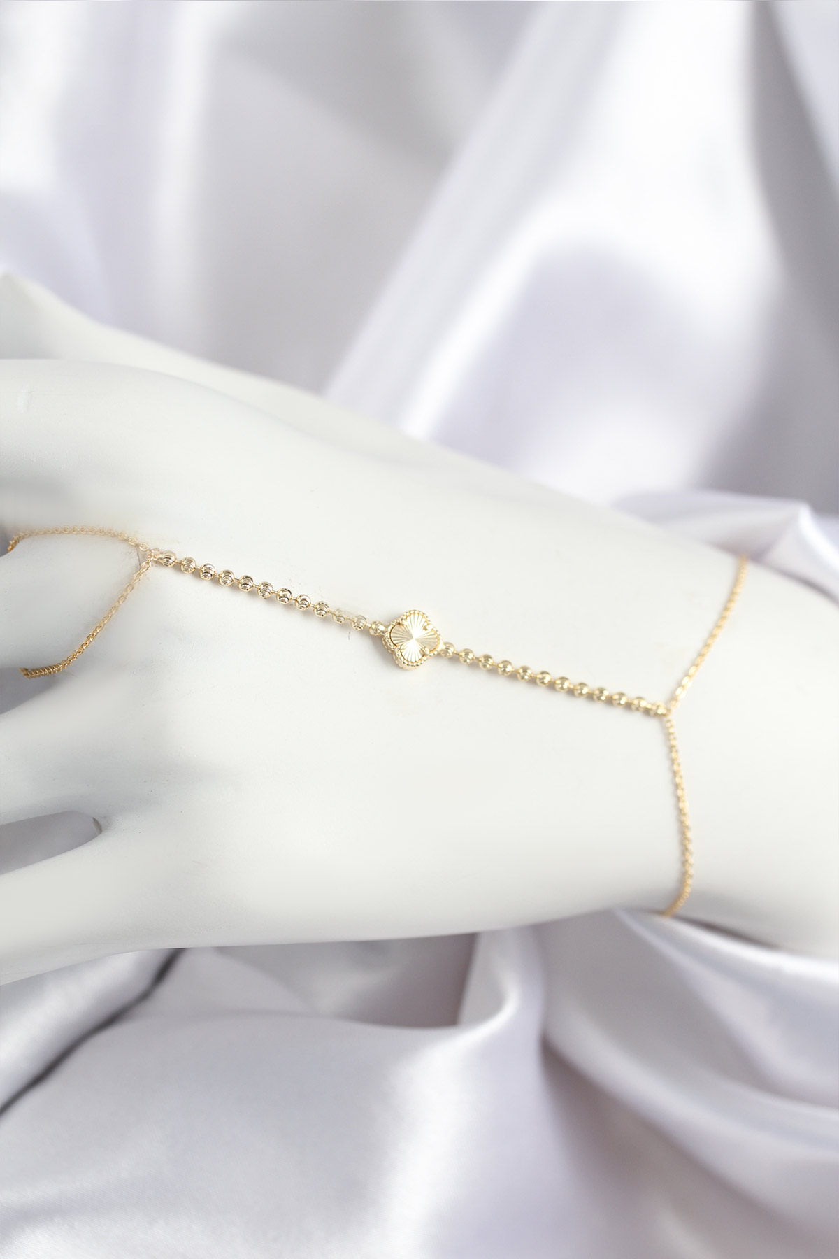 Pirinç Zirkon Taşlı Yonca Model Gold Renk Şahmeran - Lisinya