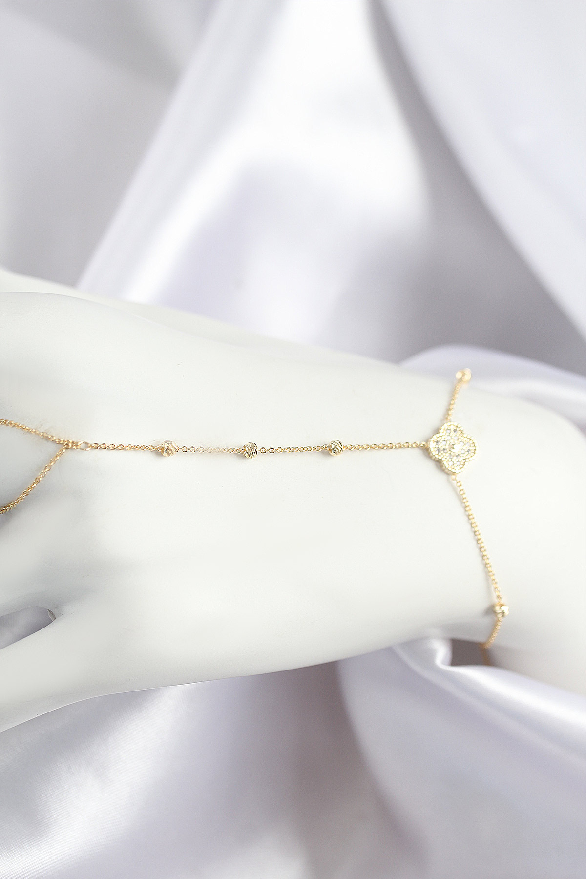 Pirinç Zirkon Taşlı Yonca Model Gold Renk Şahmeran - Lisinya