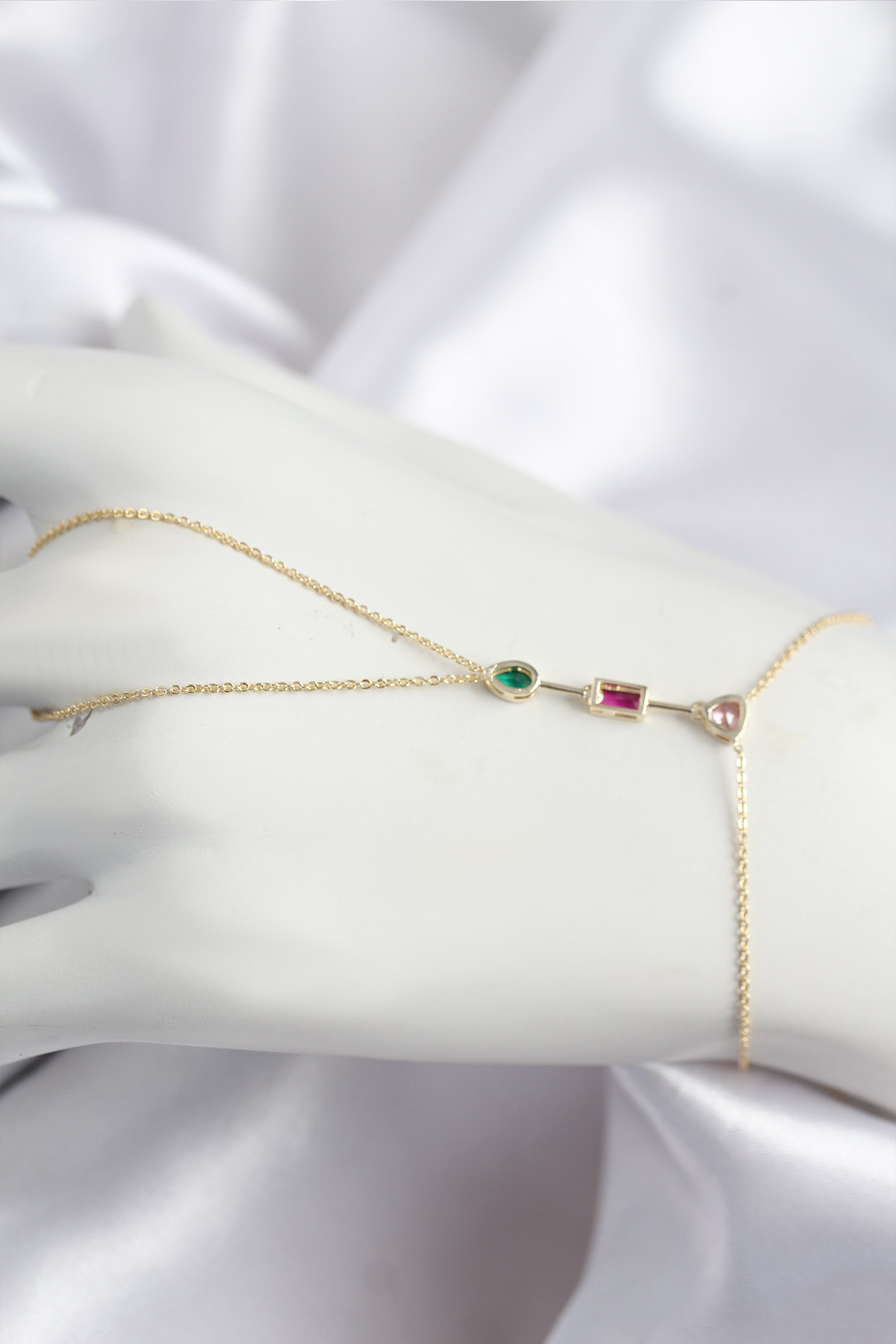 Pirinç Renkli Zirkon Taşlı Model Gold Renk Şahmeran - Lisinya