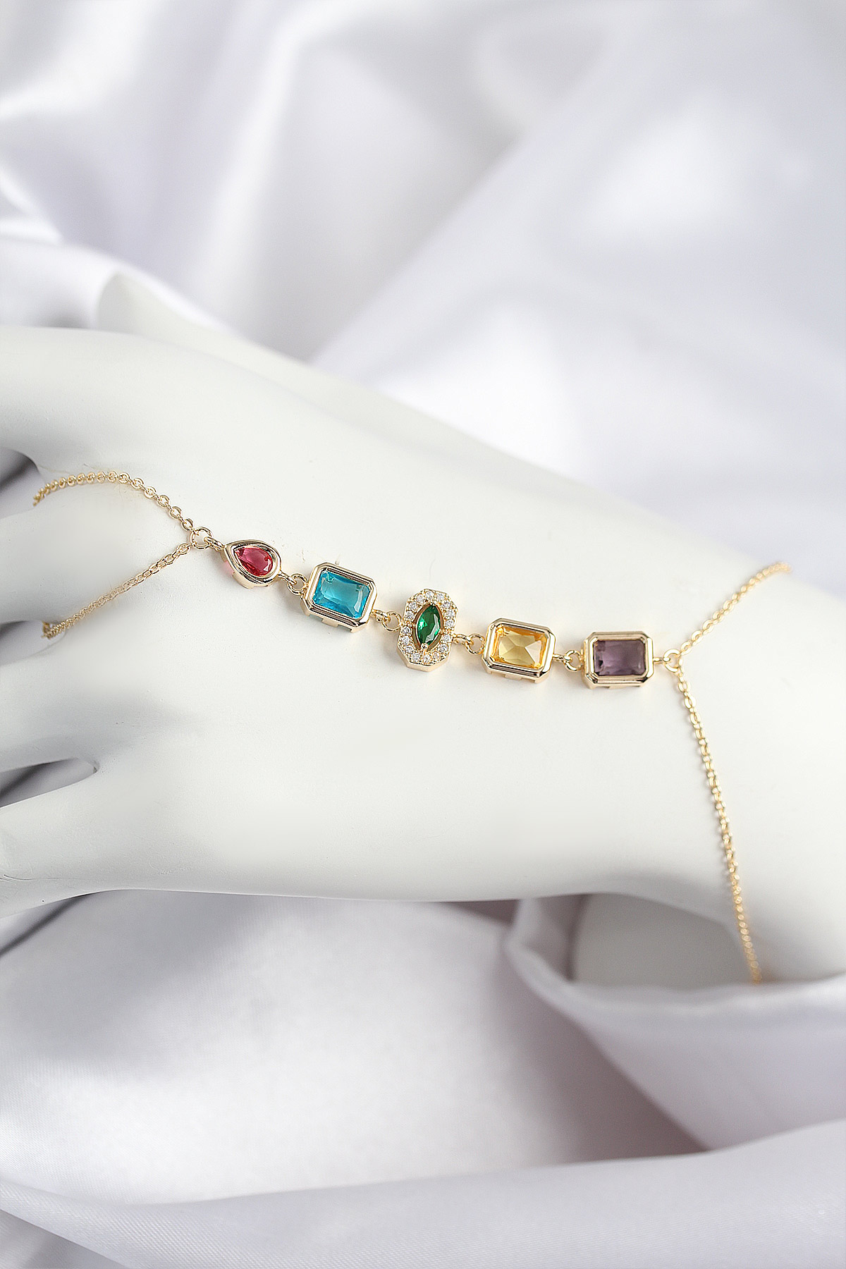 Pirinç Renkli Zirkon Taşlı Model Gold Renk Şahmeran - Lisinya
