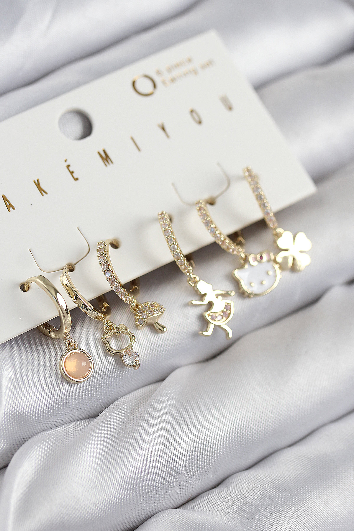 Pirinç Zirkon Taşlı Hello Kity Ve Yonca Model Gold Renk 6'lı Küpe Set - Lisinya
