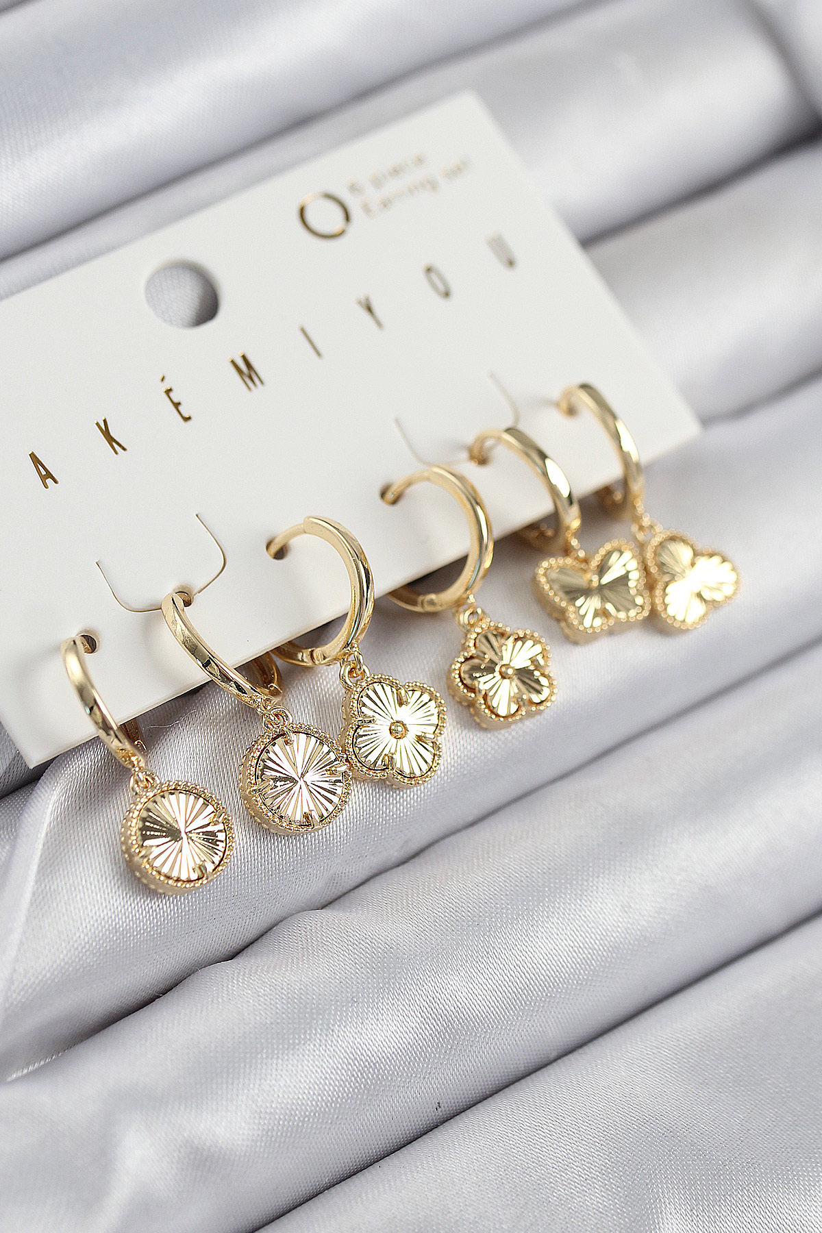 Pirinç Zirkon Taşlı Yonca Model Gold Renk 6'lı Küpe Set - Lisinya Pirinç Zirkon Taşlı Yonca Model Gold Renk 6'lı Küpe Set - Lisinya