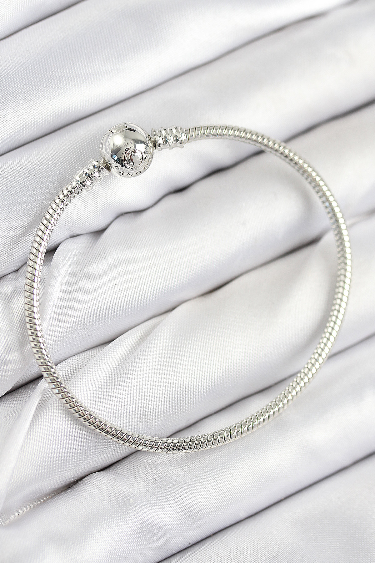 Pirinç Charm Topcuk Model Gümüş Renk Kadın Bileklik - Lisinya Pirinç Charm Topcuk Model Gümüş Renk Kadın Bileklik - Lisinya