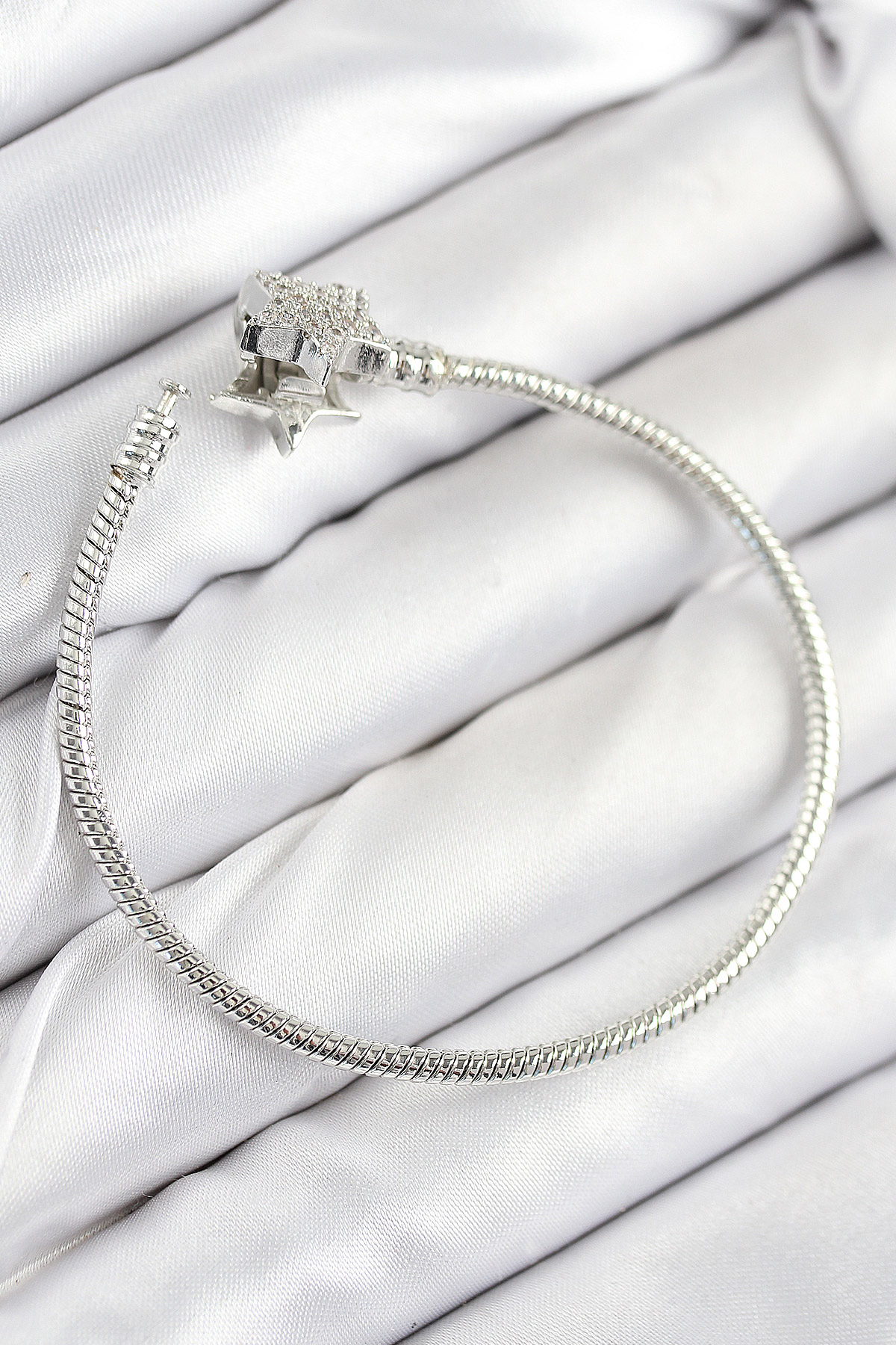 Pirinç Charm Zirkon Taşlı Yıldız Model Gümüş Renk Kadın Bileklik - Lisinya