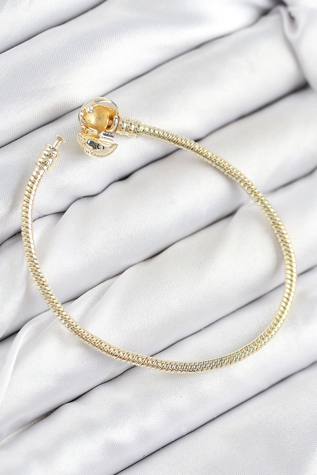 Pirinç Charm Topcuk Model Gold Renk Kadın Bileklik - Lisinya Pirinç Charm Topcuk Model Gold Renk Kadın Bileklik - Lisinya