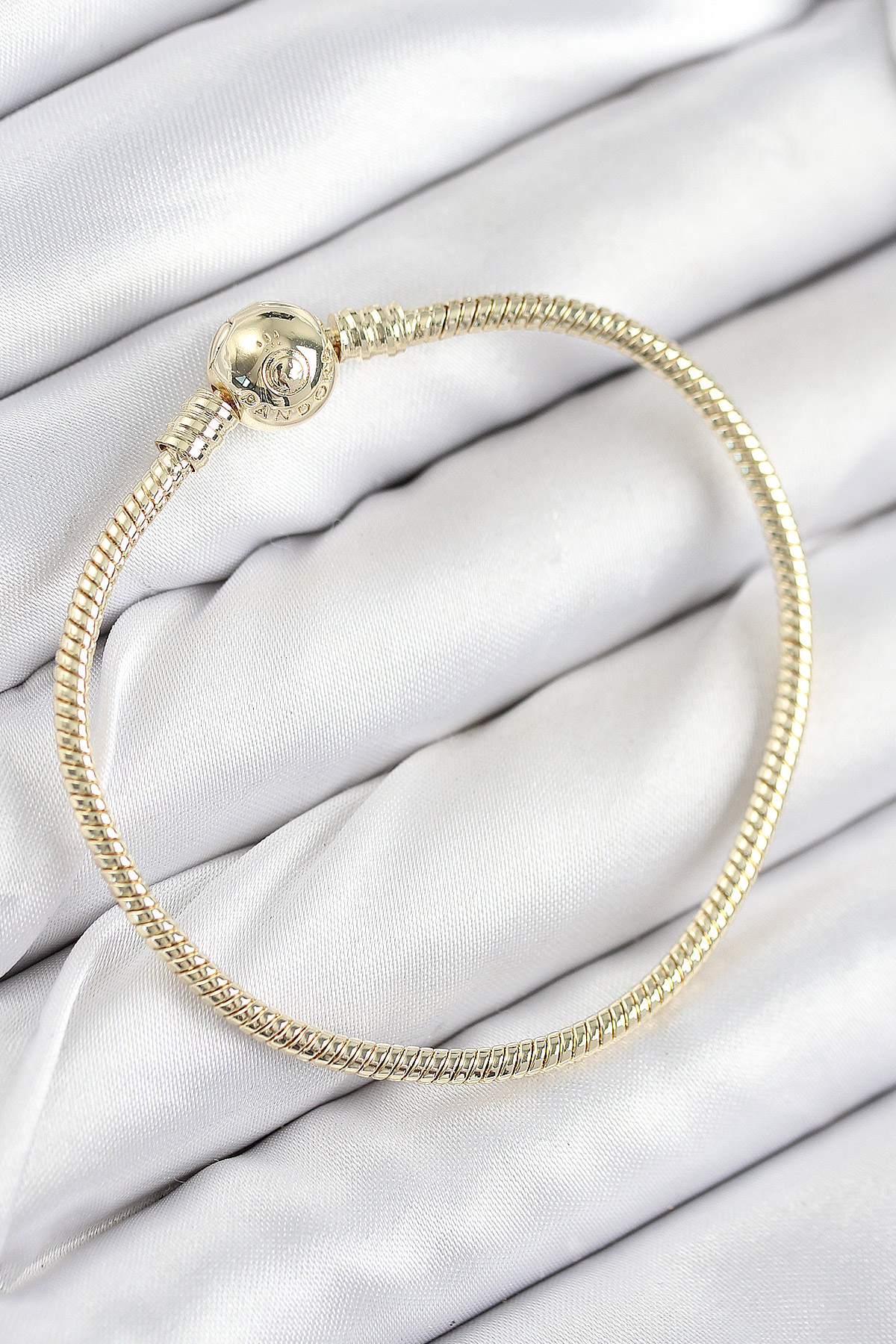 Pirinç Charm Topcuk Model Gold Renk Kadın Bileklik - Lisinya Pirinç Charm Topcuk Model Gold Renk Kadın Bileklik - Lisinya