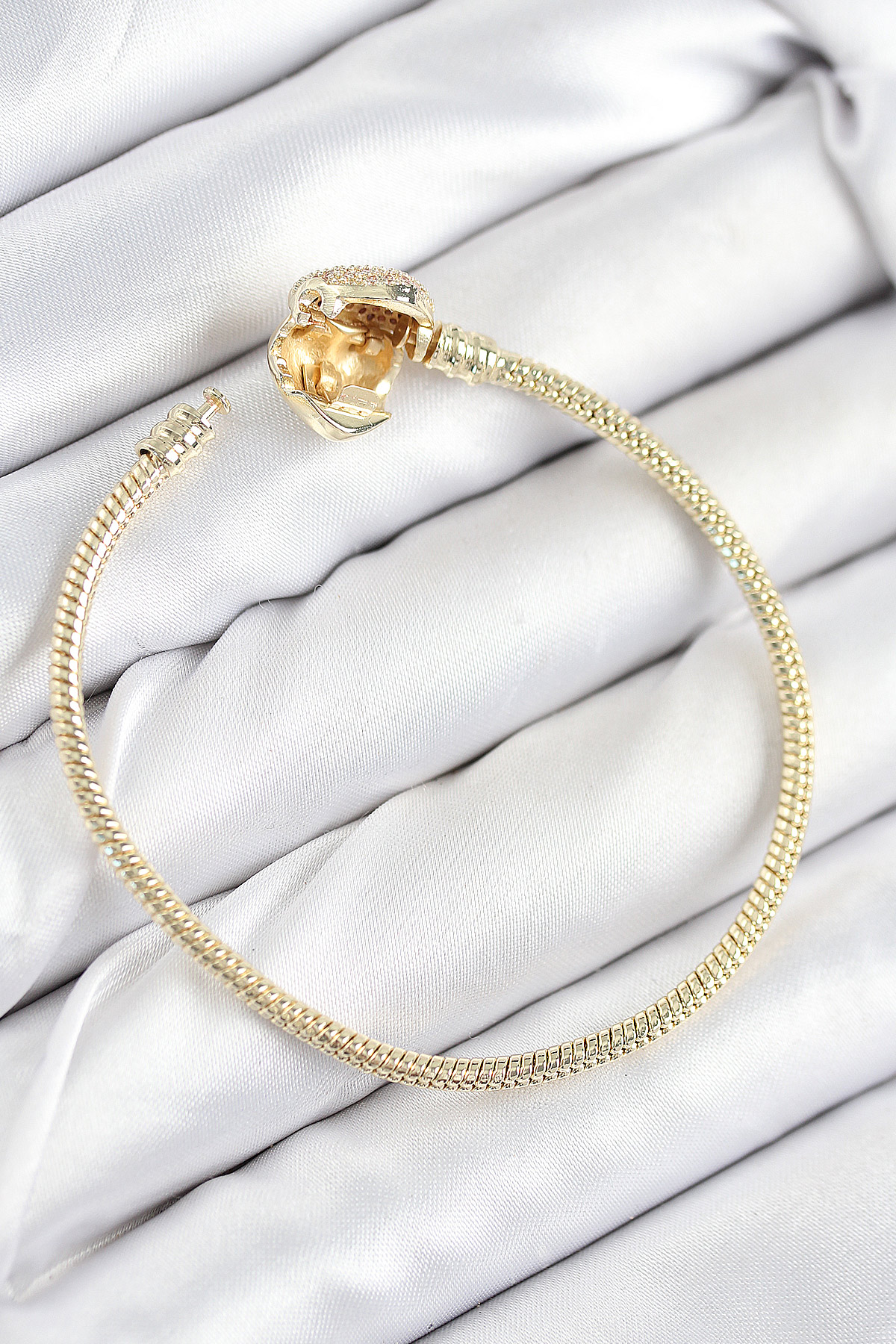 Pirinç Charm Zirkon Taşlı Kalp Model Gold Renk Kadın Bileklik - Lisinya Pirinç Charm Zirkon Taşlı Kalp Model Gold Renk Kadın Bileklik - Lisinya