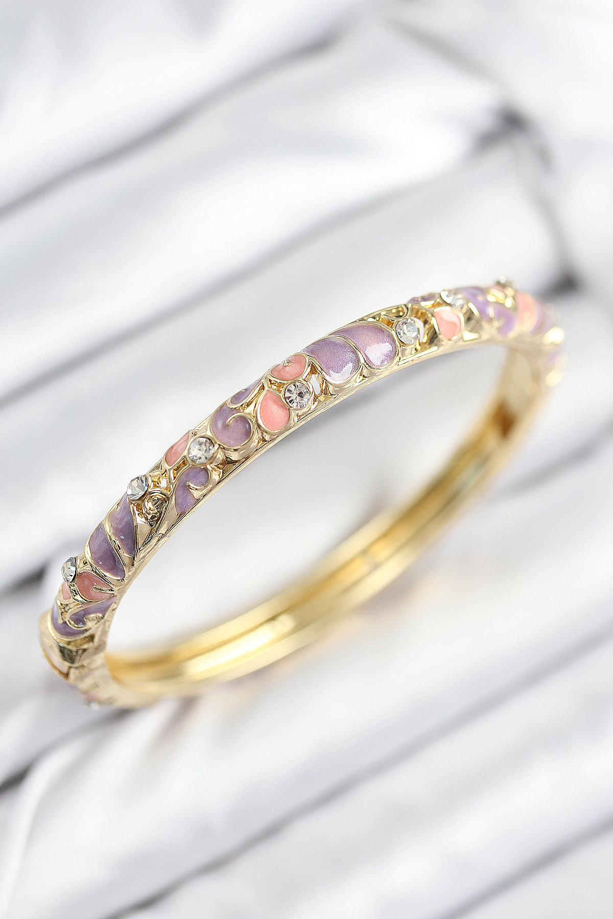 Mineli Pirinç Zirkon Taşlı Pembe Mor Çiçek Motifli Gold Kadın Kelepçe - Lisinya