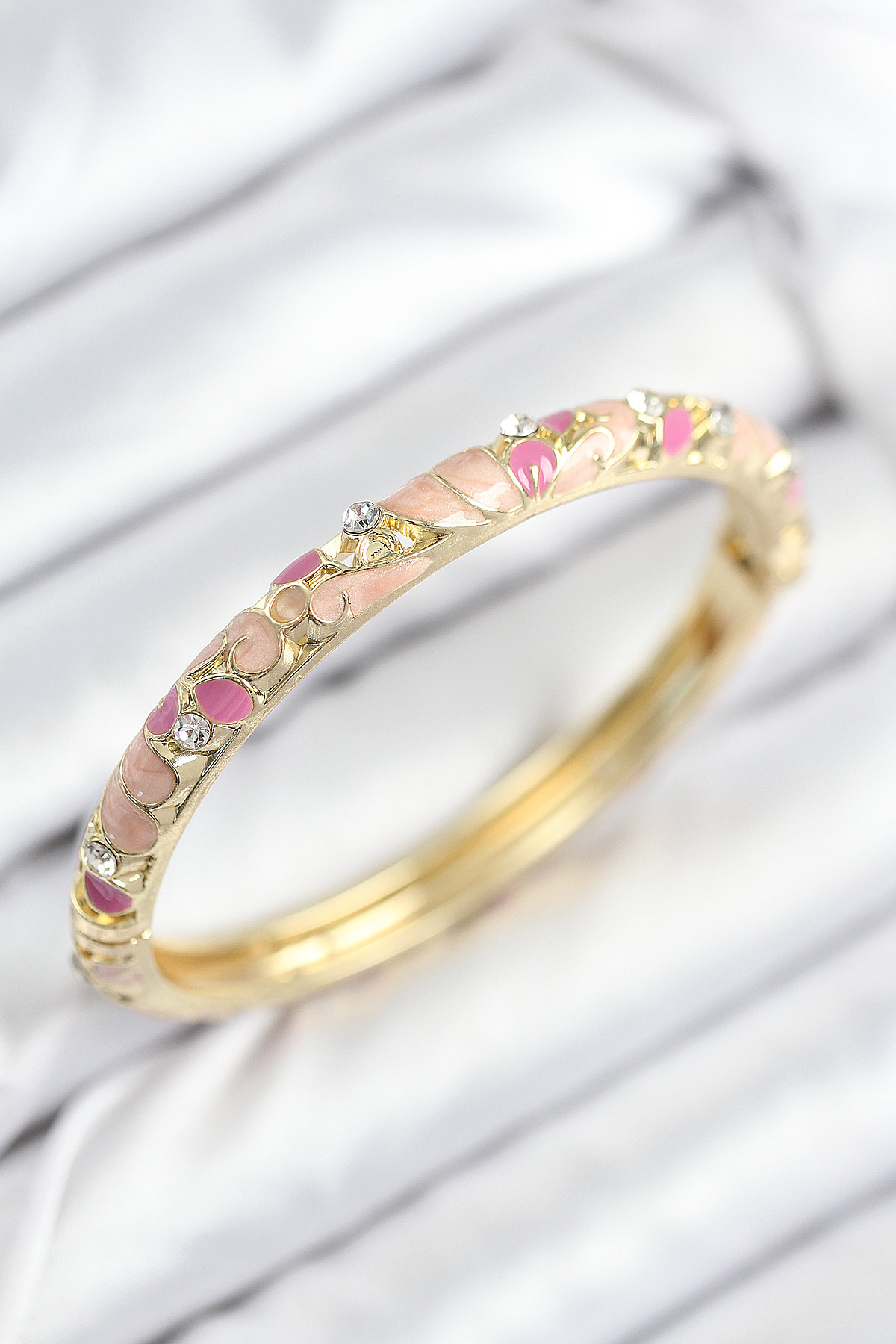 Mineli Pirinç Zirkon Taşlı Pembe Çiçek Motifli Gold Kadın Kelepçe - Lisinya