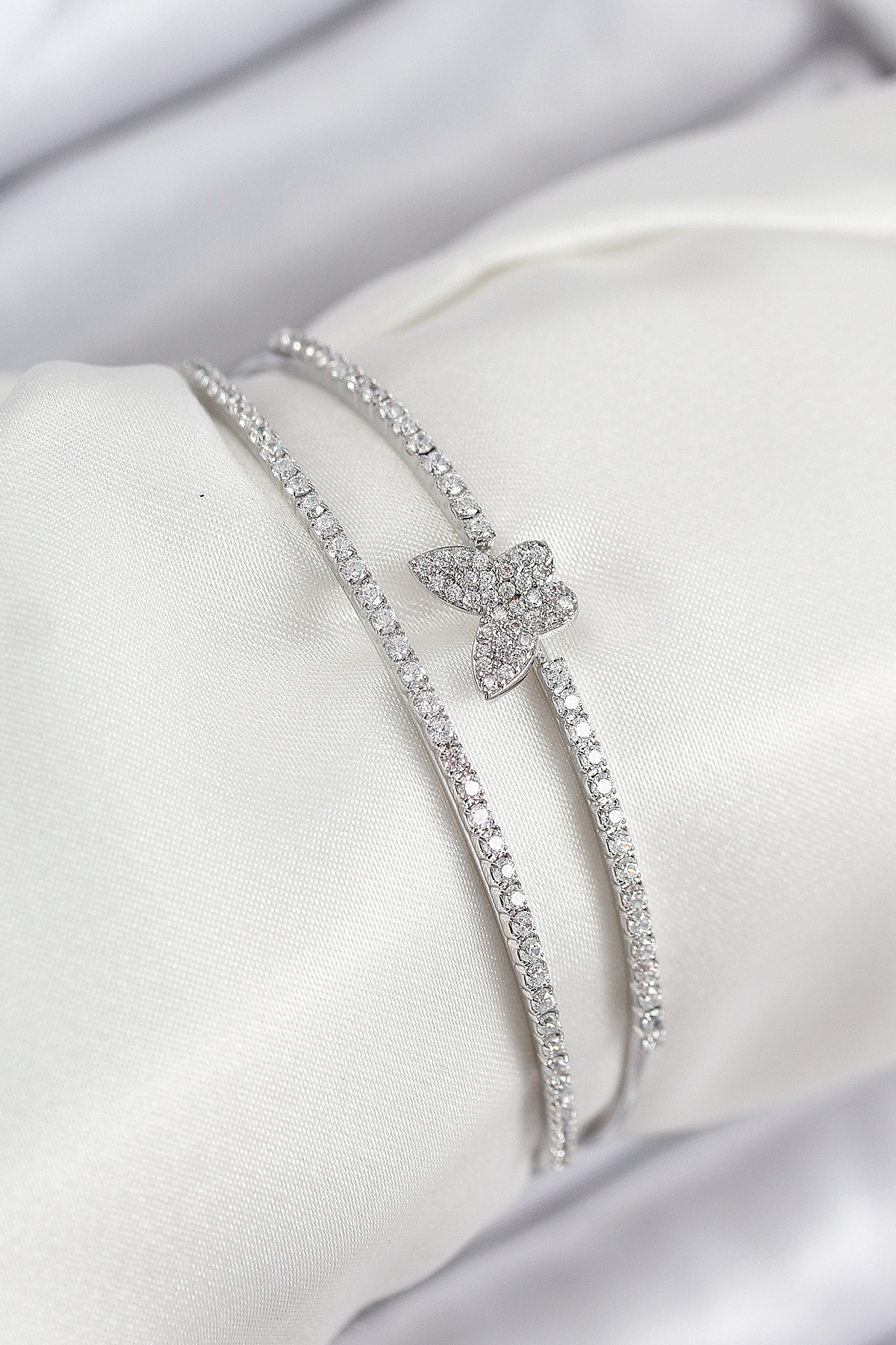 Pirinç Zirkon Taşlı Kelebek Model Gümüş Renk Kadın Bileklik - Lisinya