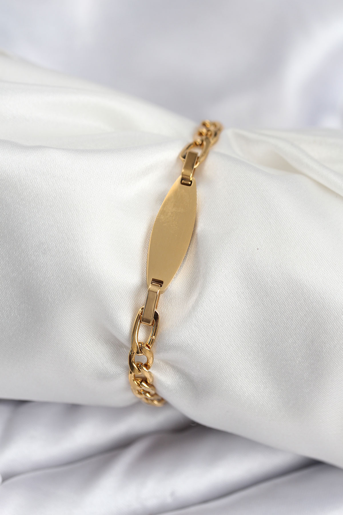 316L Çelik Gold Renk Oval Yazı Yazmaya Uygun Kadın Bileklik - Lisinya 316L Çelik Gold Renk Oval Yazı Yazmaya Uygun Kadın Bileklik - Lisinya