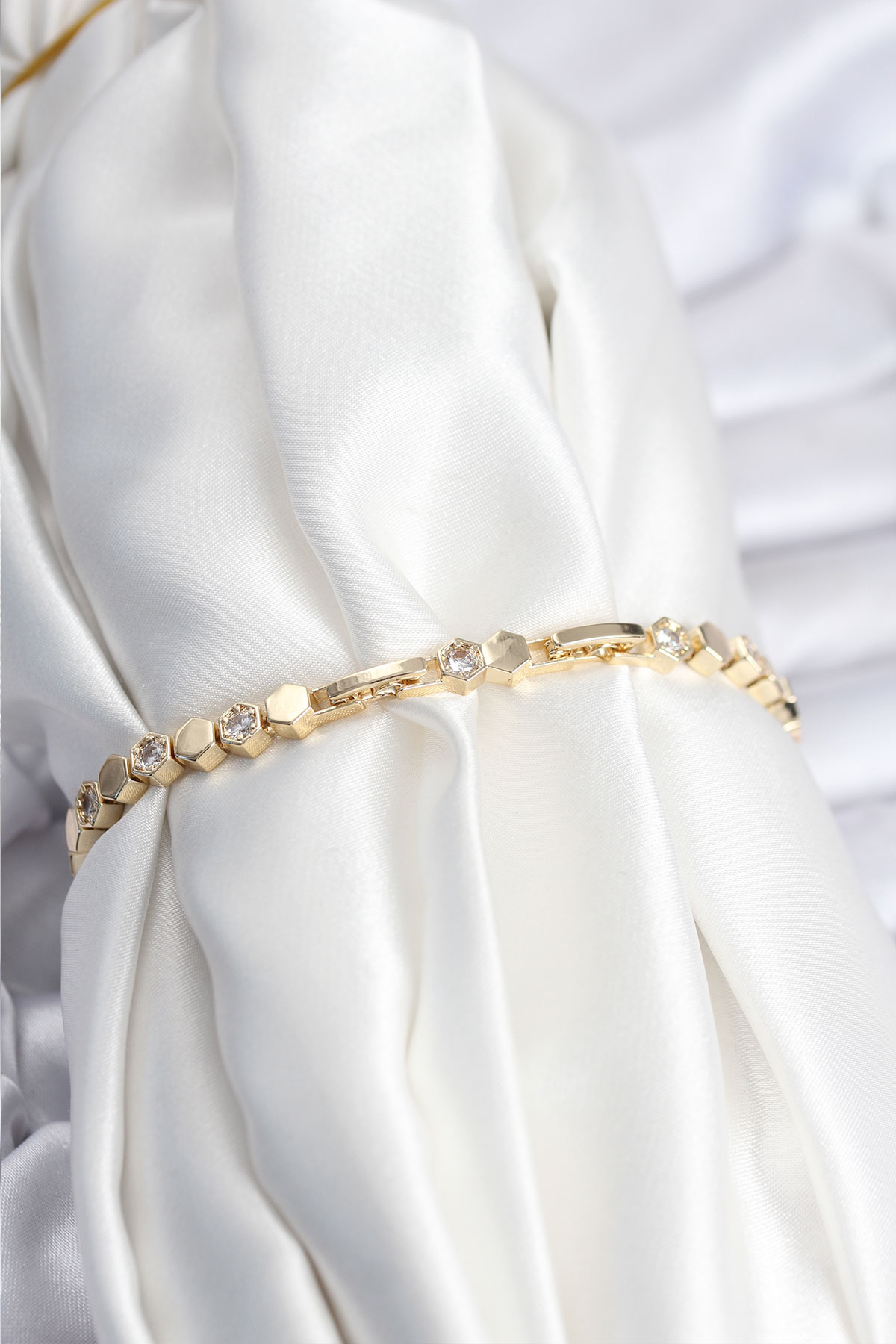 Pirinç VIP Seri Gold Renk Petek Model Kadın Bileklik - Lisinya