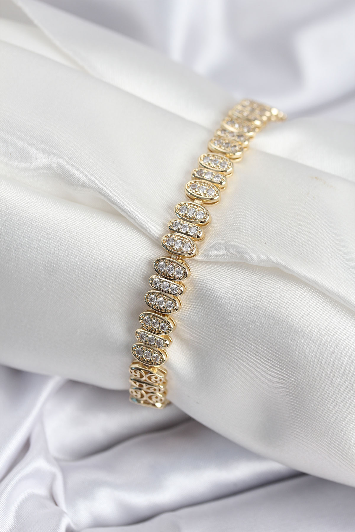 Pirinç VIP Seri Gold Renk Oval Sıralı Kadın Bileklik - Lisinya