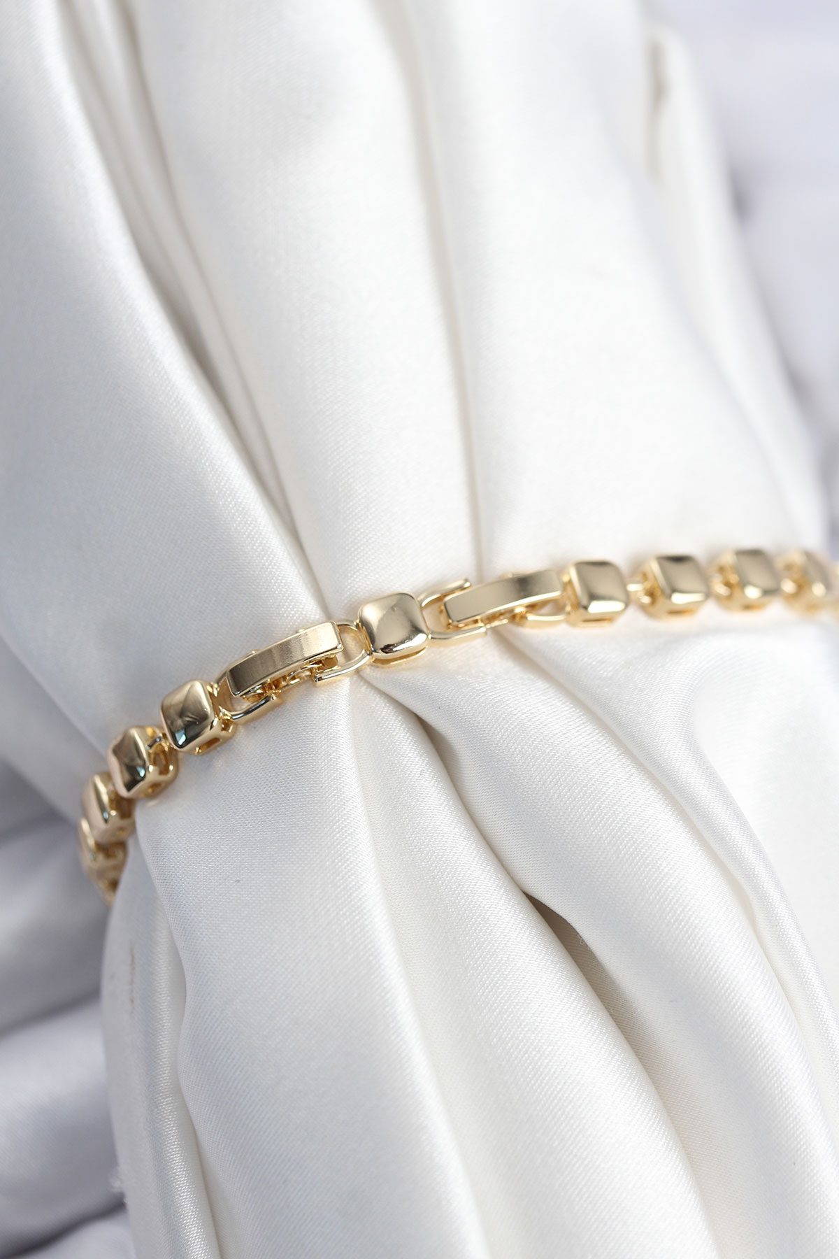 Pirinç VIP Seri Zirkon Taşlı Gold Renk Kadın Bileklik - Lisinya