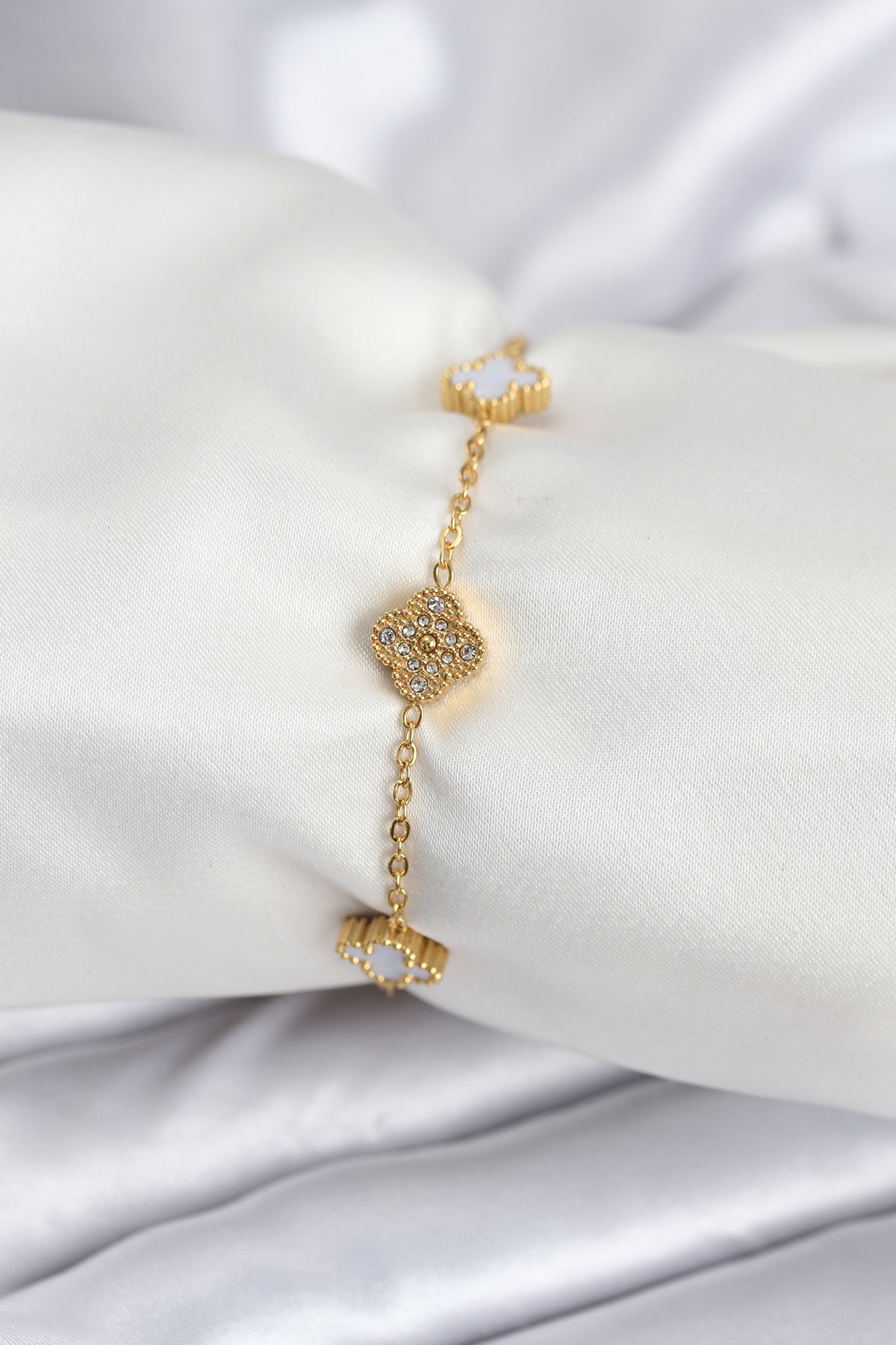 316L Çelik Gold Renk Beyaz ve Zirkon Taşlı Baby Boy Yonca Kadın Bileklik - Lisinya