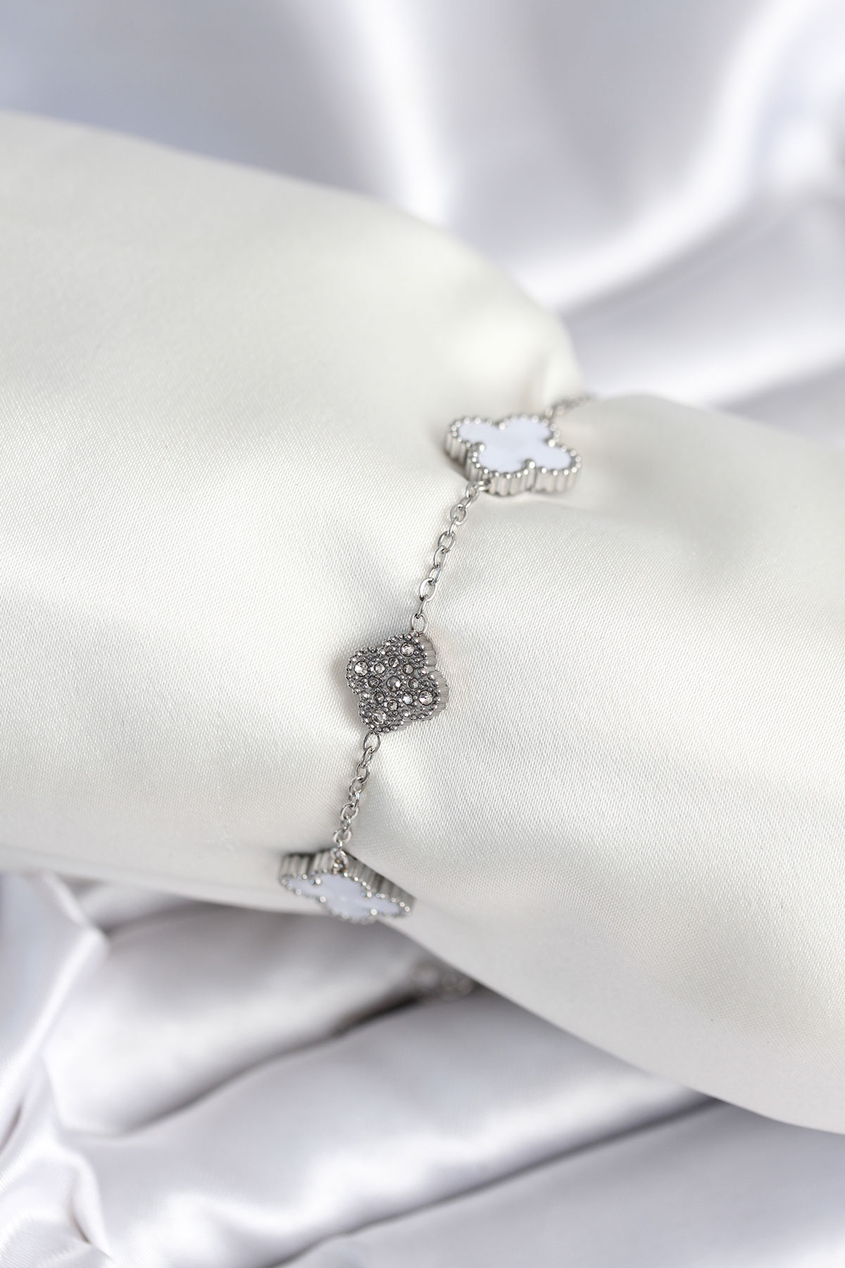 316L Çelik Zincir Gümüş Renk Zirkon Taşlı Yonca Beyaz Kadın Bileklik - Lisinya