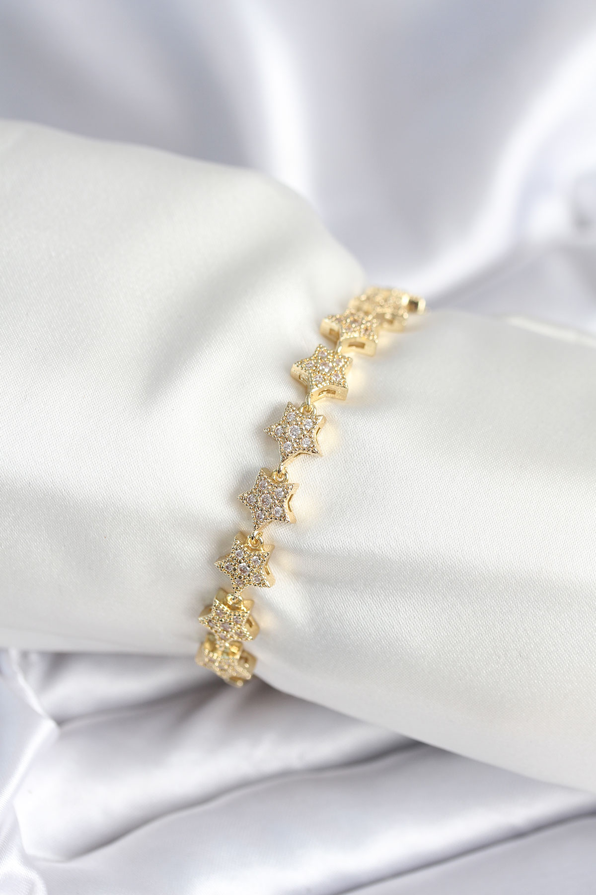 Pirinç Gold Renk Yıldız Model Kadın Bileklik - Lisinya Pirinç Gold Renk Yıldız Model Kadın Bileklik - Lisinya