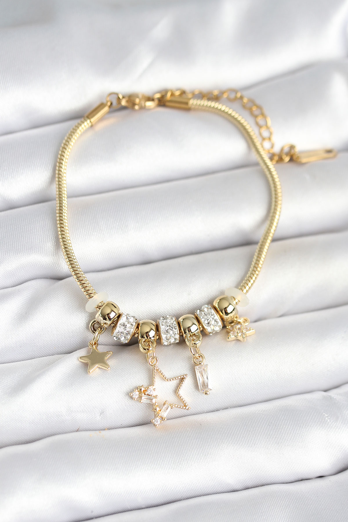 Pirinç Gold Renk Yıldız Charmlı Kadın Bileklik - Lisinya
