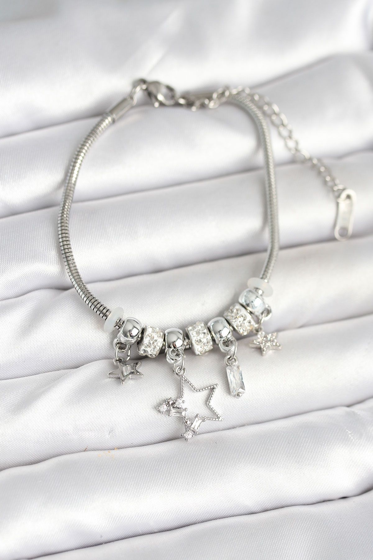 Pirinç Gümüş Renk Yıldız Charmlı Kadın Bileklik - Lisinya