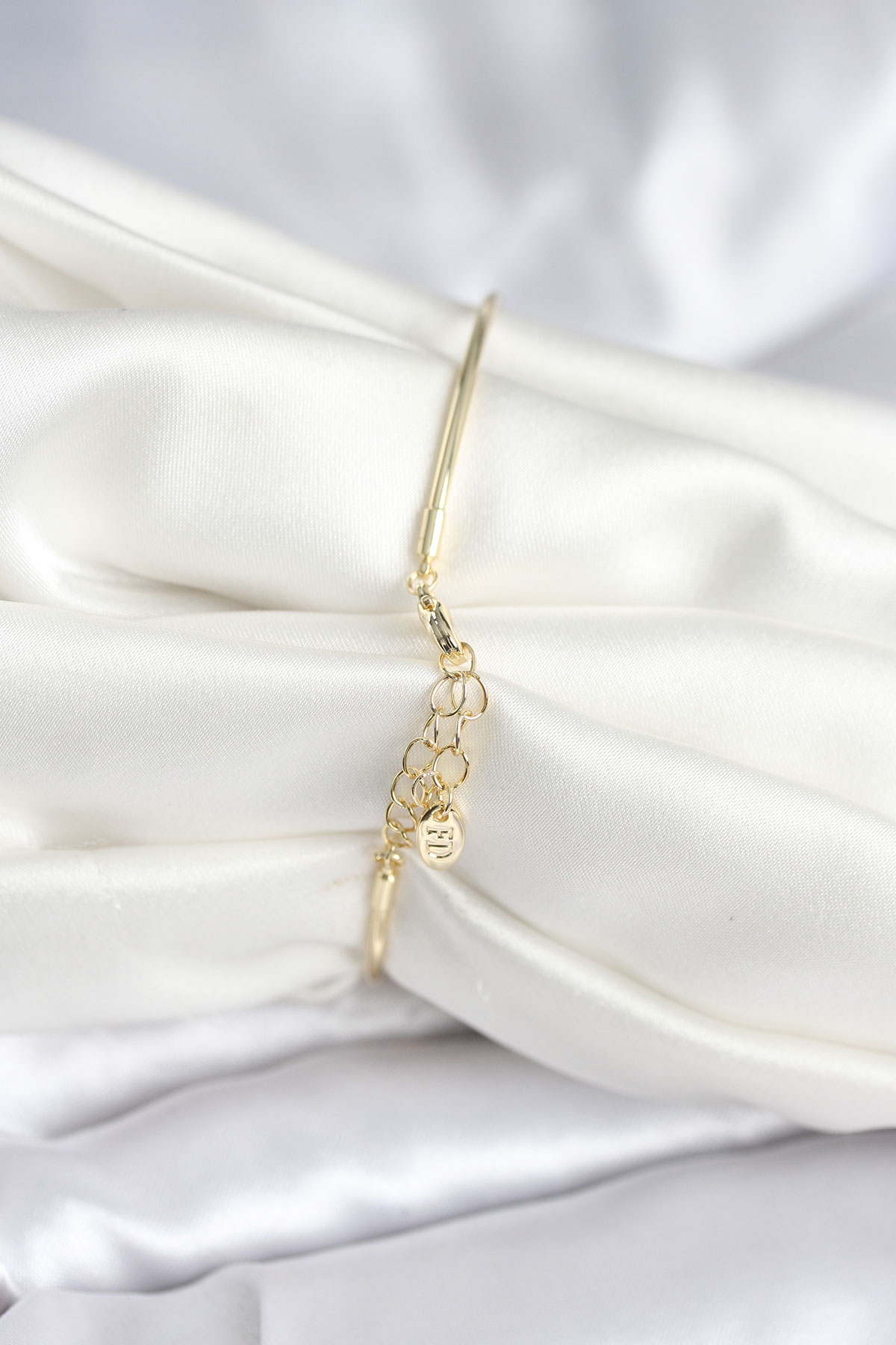 Beyaz Sedefli Yonca Model Gold Renk Kadın Bileklik - Lisinya Beyaz Sedefli Yonca Model Gold Renk Kadın Bileklik - Lisinya