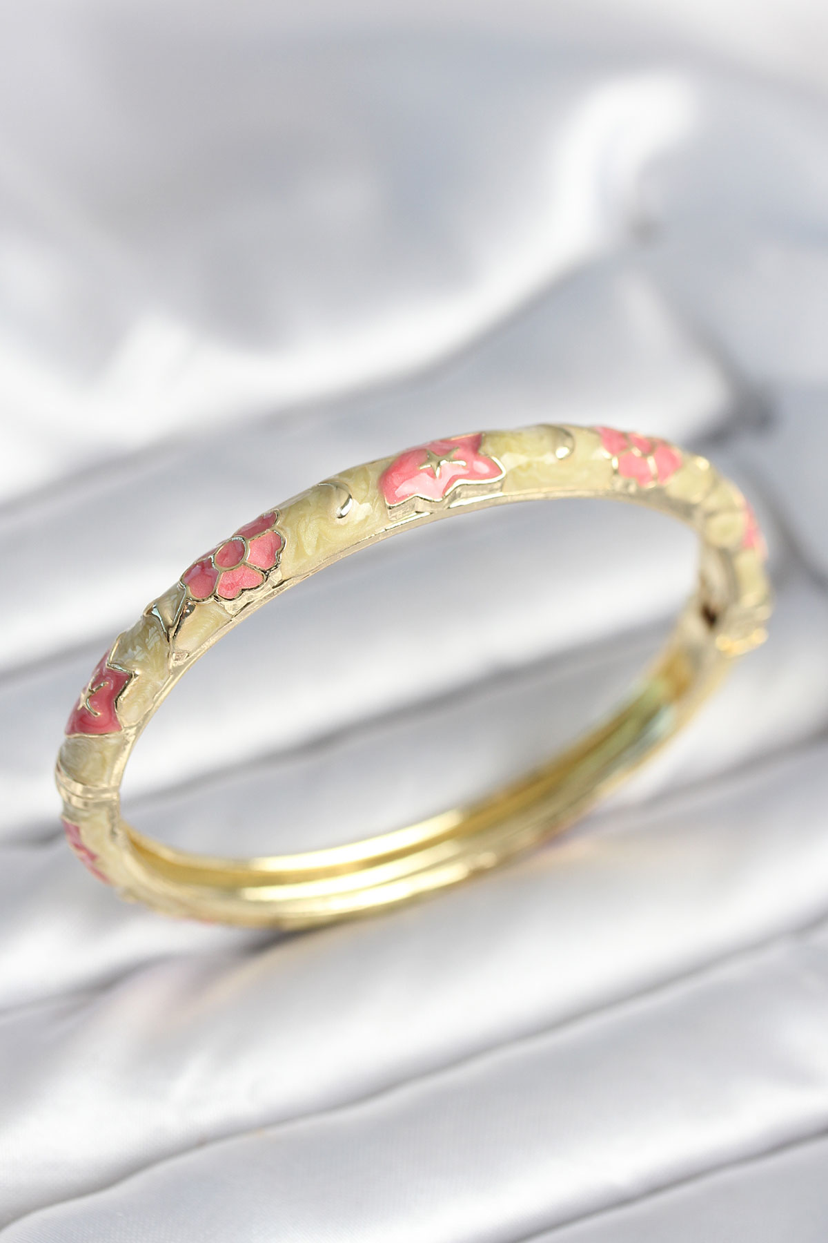 Yeşil Krem Renk Detaylı Mineli Kelepçe - Lisinya