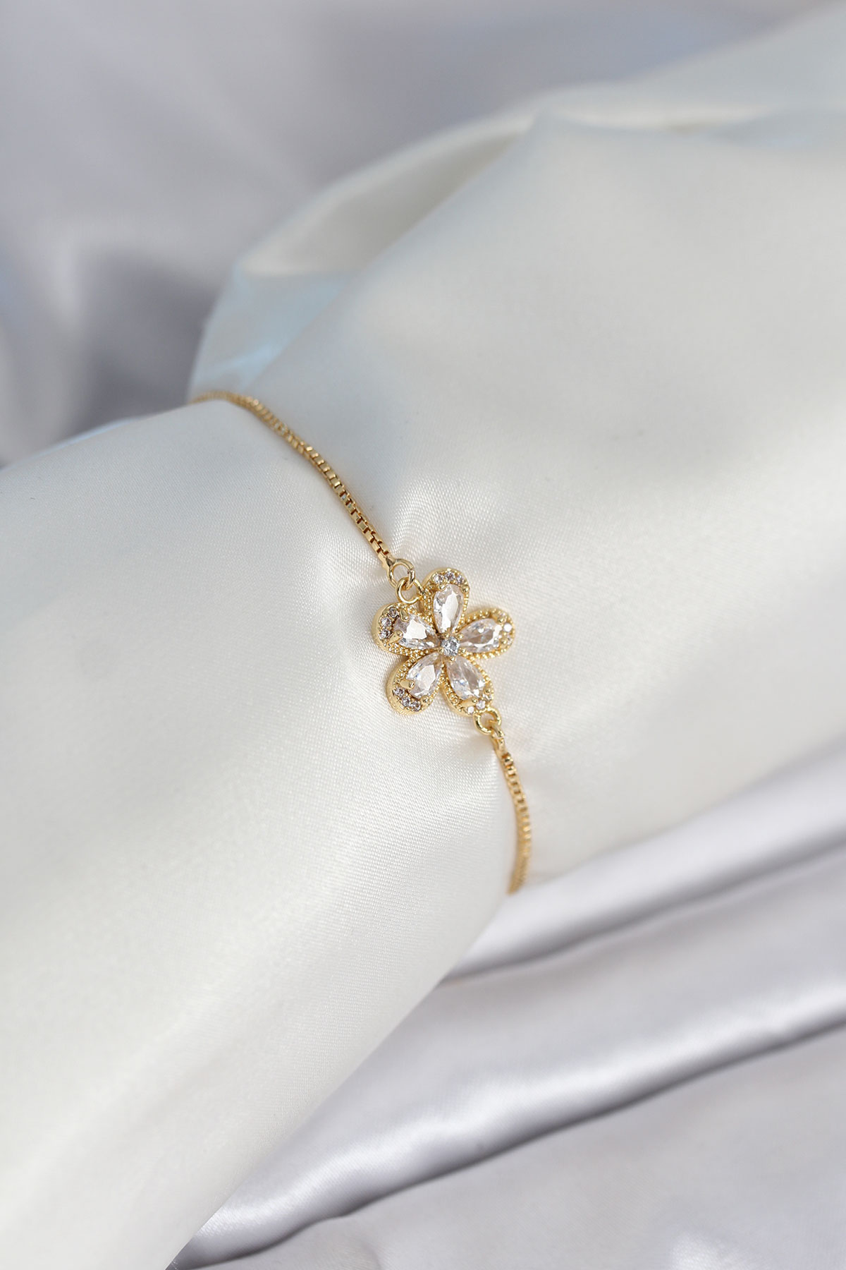 Çiçek Model Asansörlü Gold Renk Kadın Bileklik - Lisinya