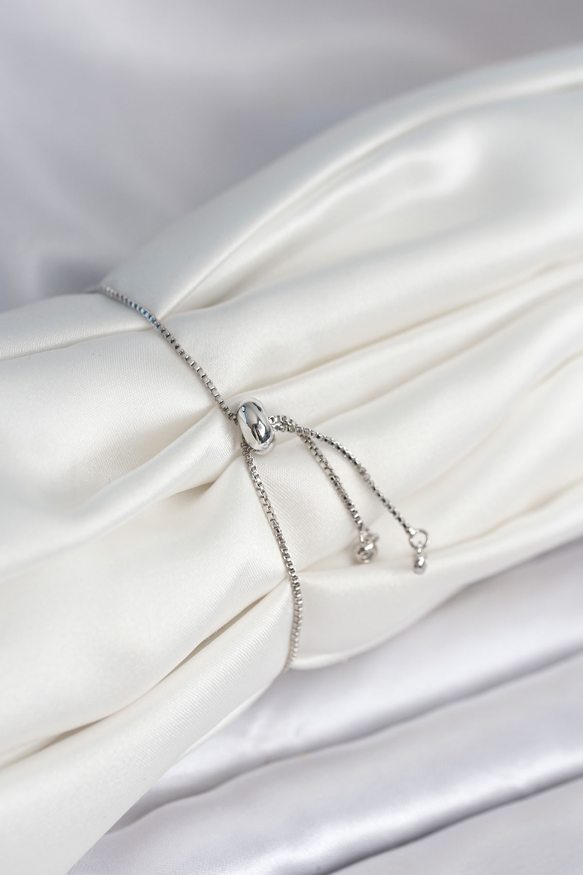 Çiçek Model Asansörlü Gümüş Renk Kadın Bileklik - Lisinya