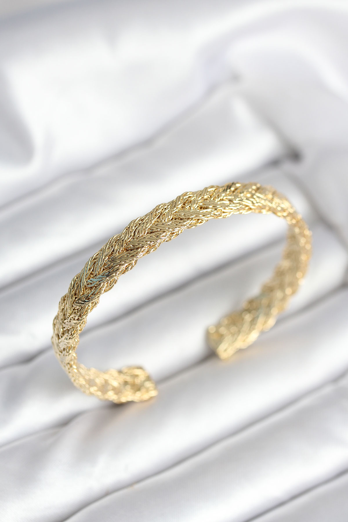 Ezme Zincir Model Gold Renk Kadın Bileklik - Lisinya Ezme Zincir Model Gold Renk Kadın Bileklik - Lisinya