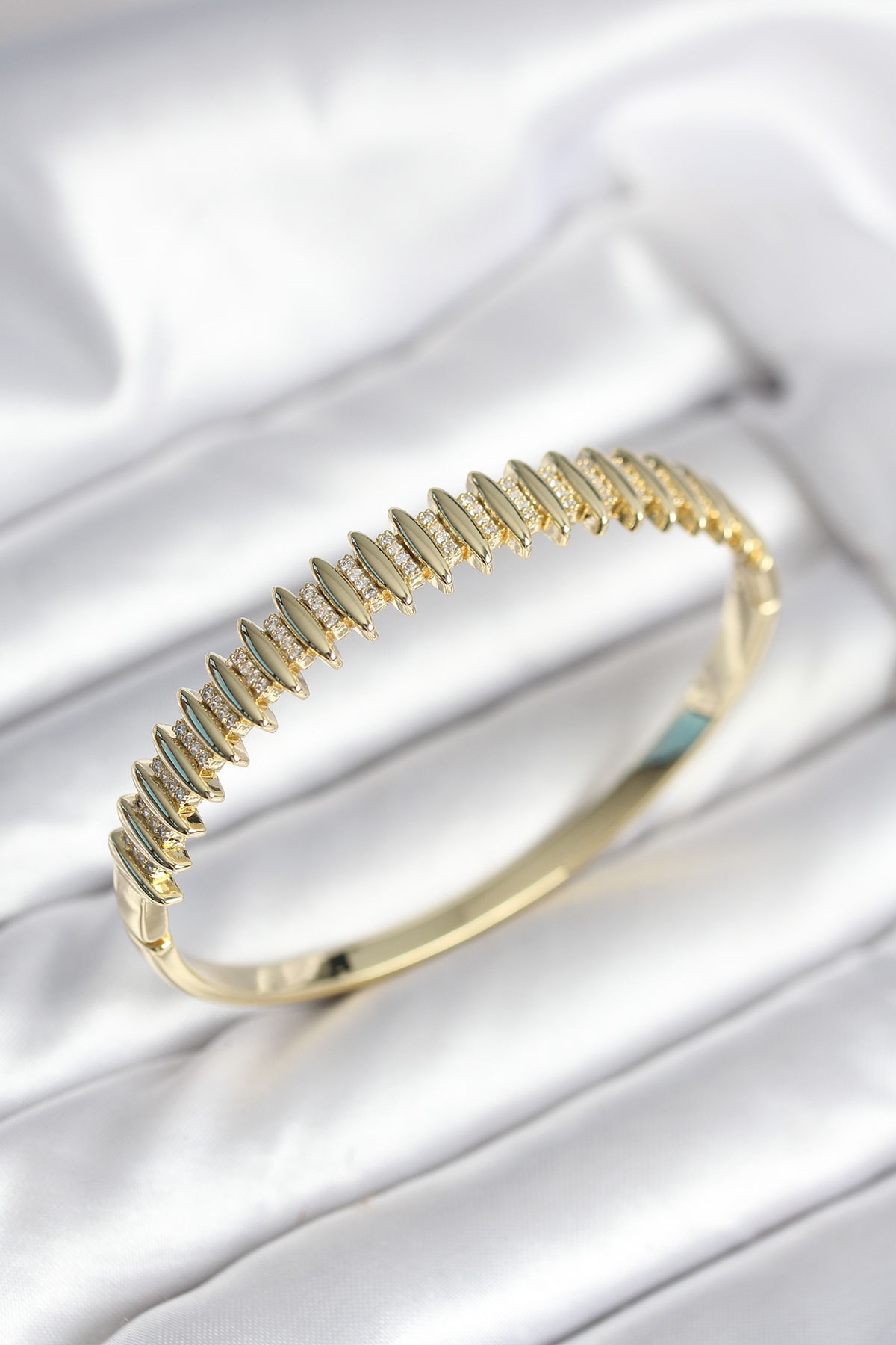 Gold Renk Zirkon Taşlı Pirinç Kadın Kelepçe - Lisinya