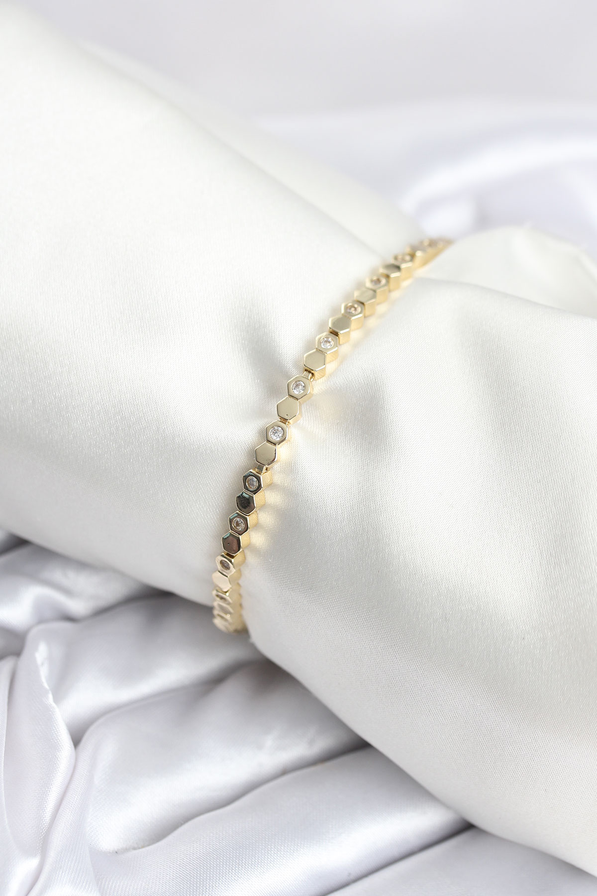 Pirinç Gold Renk İnce Petek Model Kadın Bileklik - Lisinya