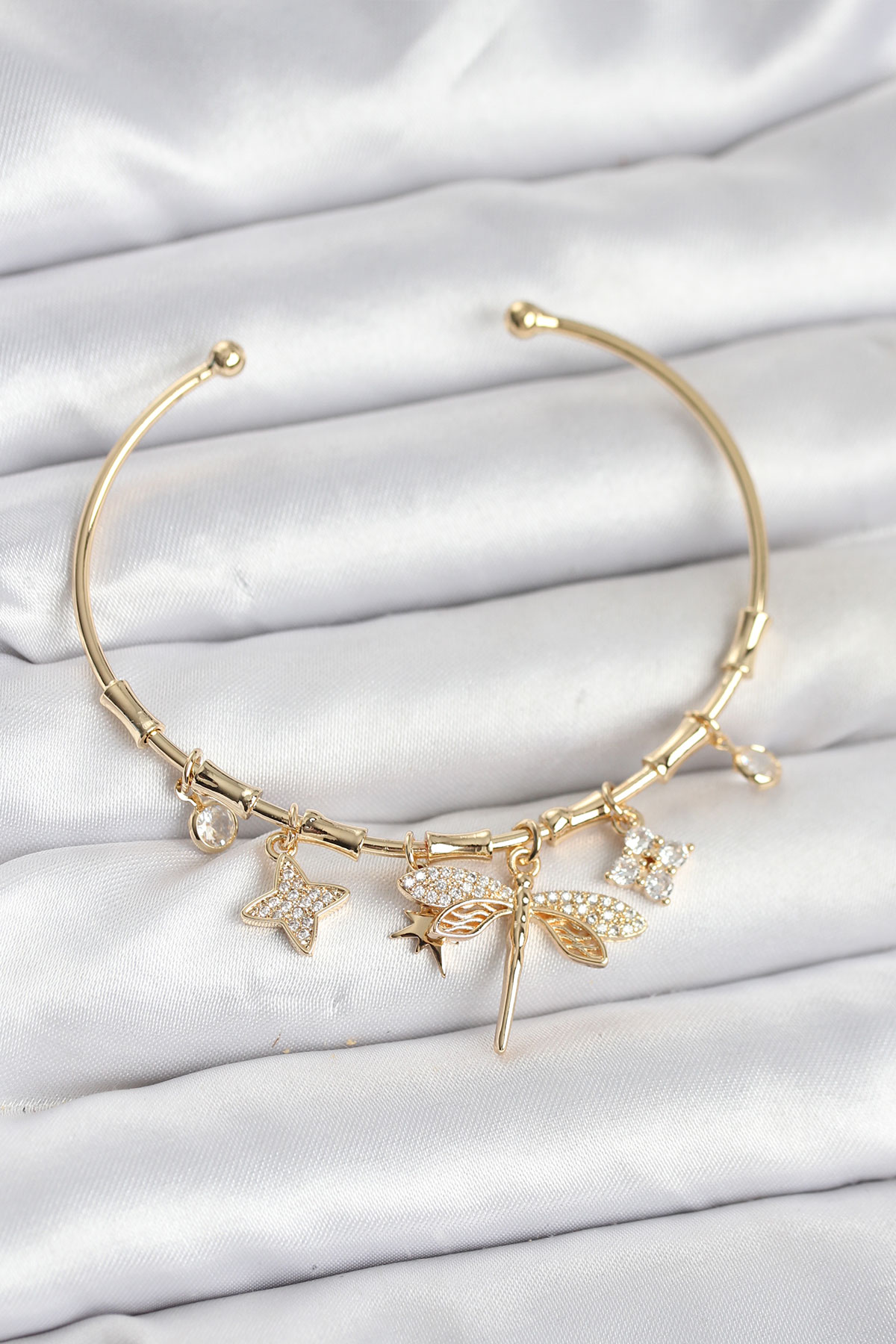 Yusufçuk Charmlı Gold Renk Pirinç Kadın Bileklik - Lisinya Yusufçuk Charmlı Gold Renk Pirinç Kadın Bileklik - Lisinya