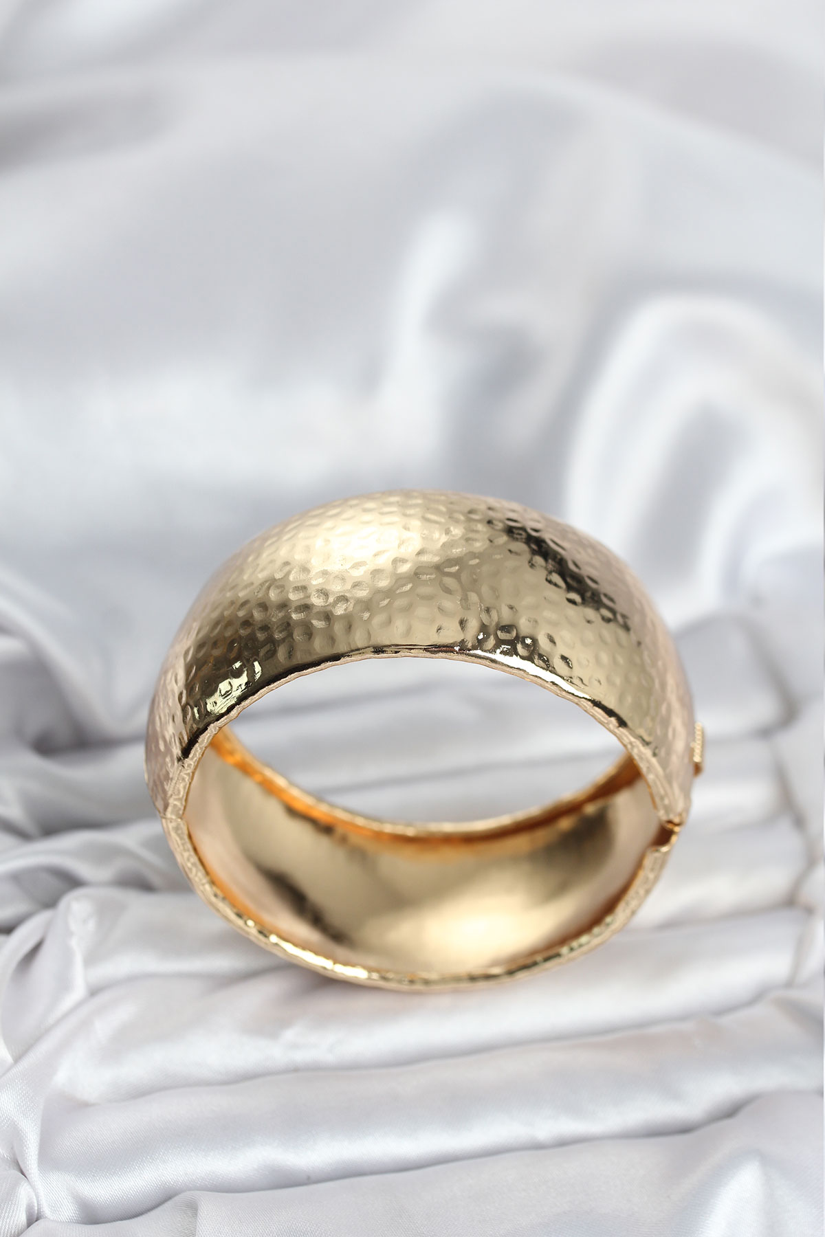 Pirinç Gold Renk Bombeli Vintage Kadın Bileklik - Lisinya