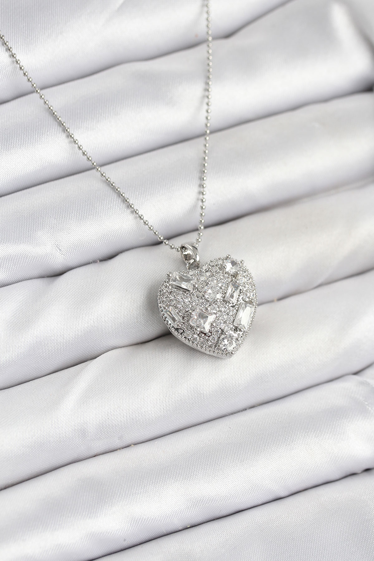 316L Çelik Zincir Gümüş Zirkon Taşlı Kalpli Kadın Kolye - Lisinya