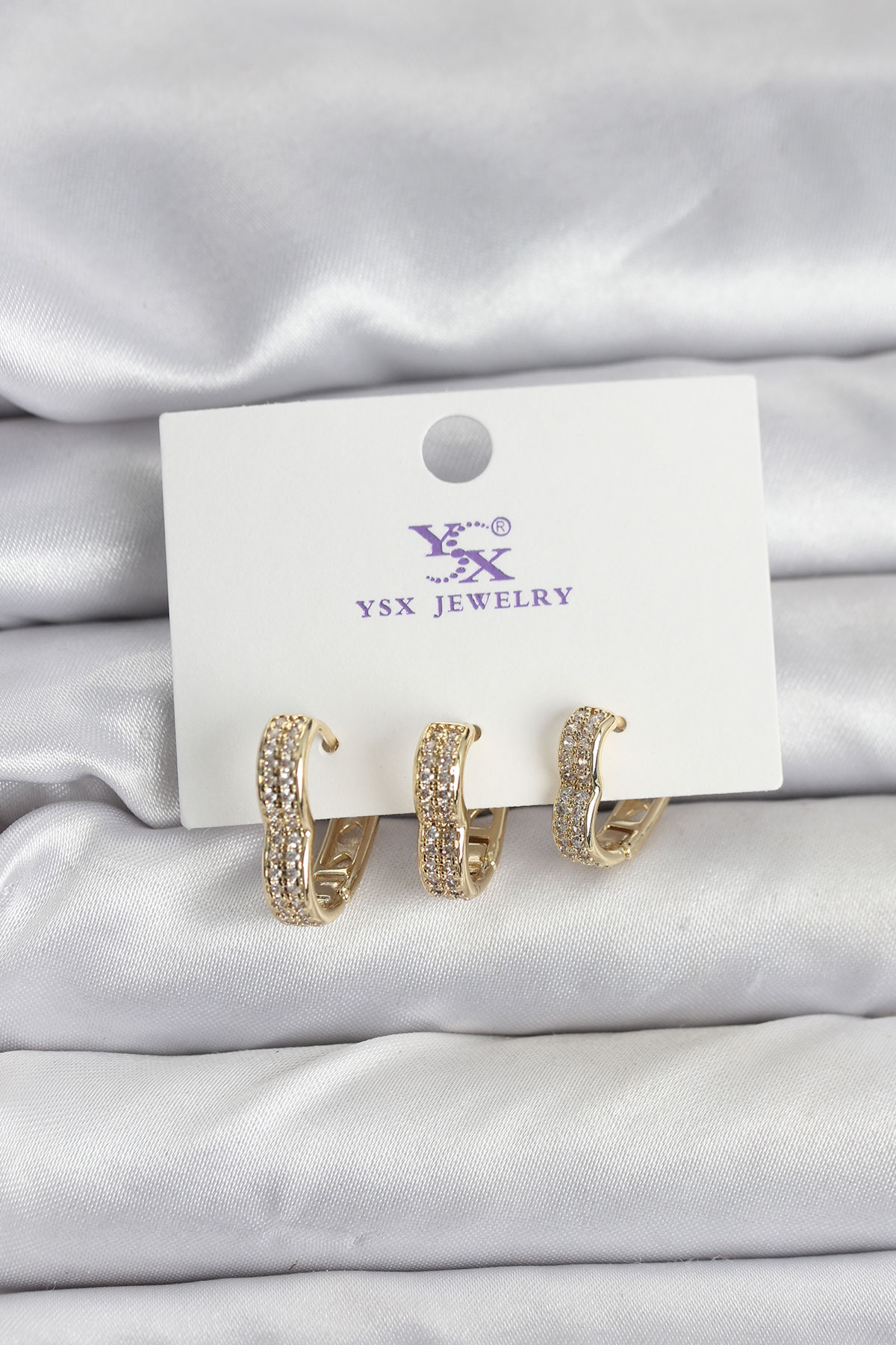 Gold Renk Pirinç Zirkon Taşlı Kalpli Kadın Küpe - Lisinya