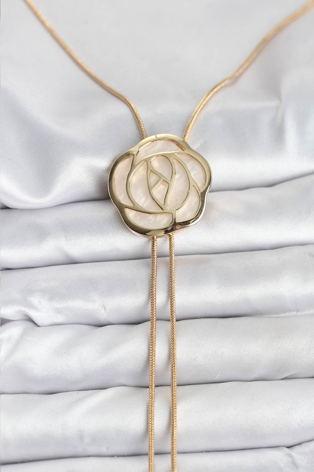 Pirinç Gold Renk Gül Model Asansörlü Kadın Kolye - Lisinya