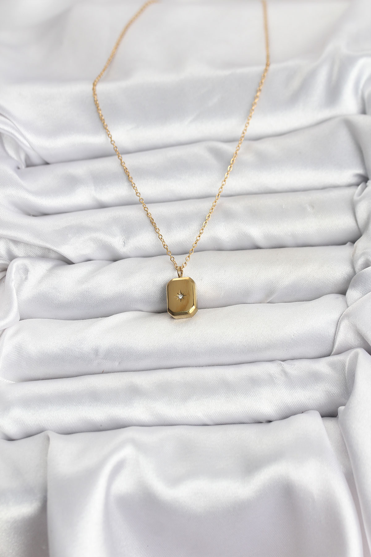 316L Çelik Zincir Gold Renk Minimal Kutup Yıldızı Model Kadın Kolye - Lisinya